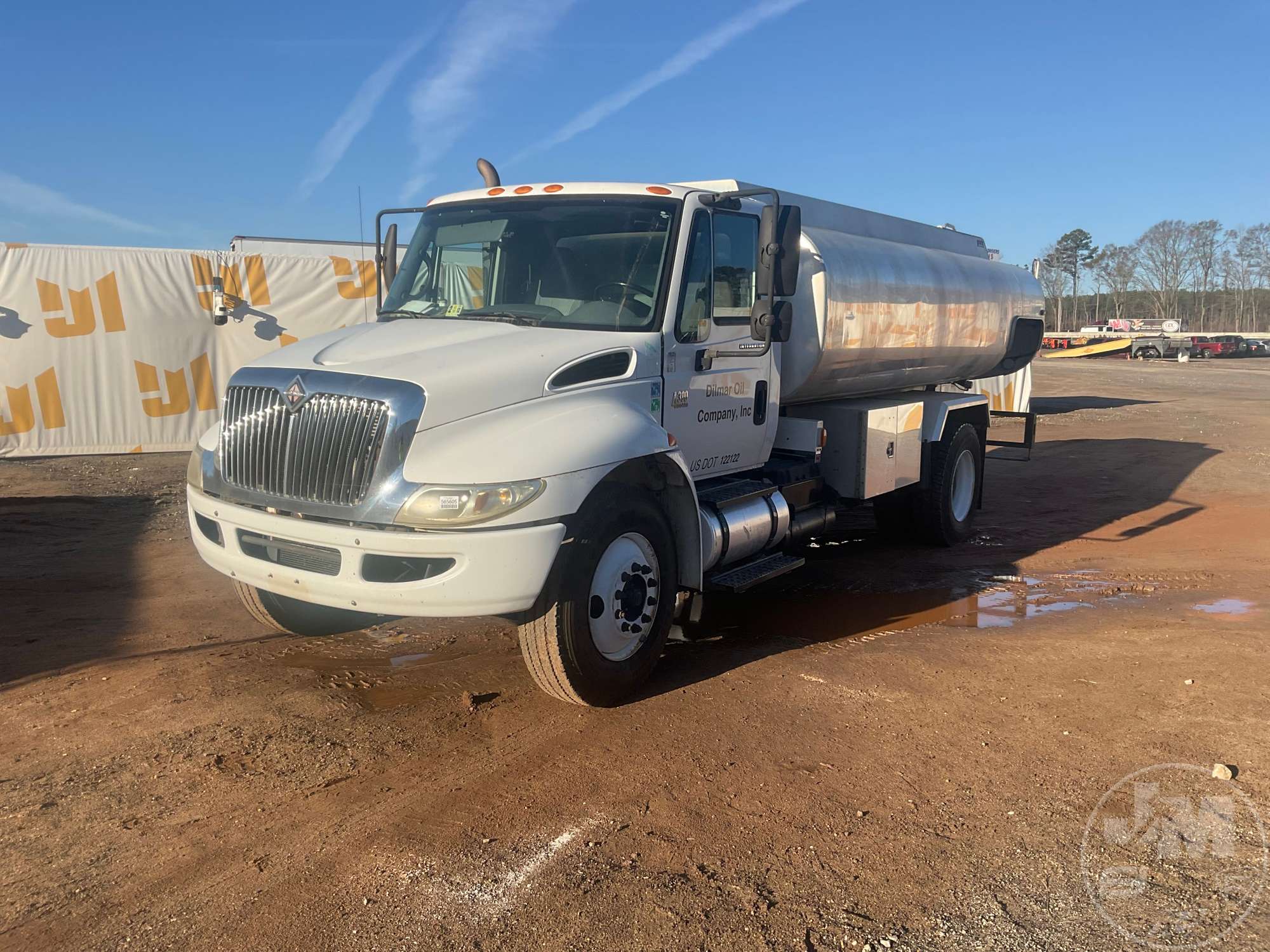2004 International 4300 SBA 4X2