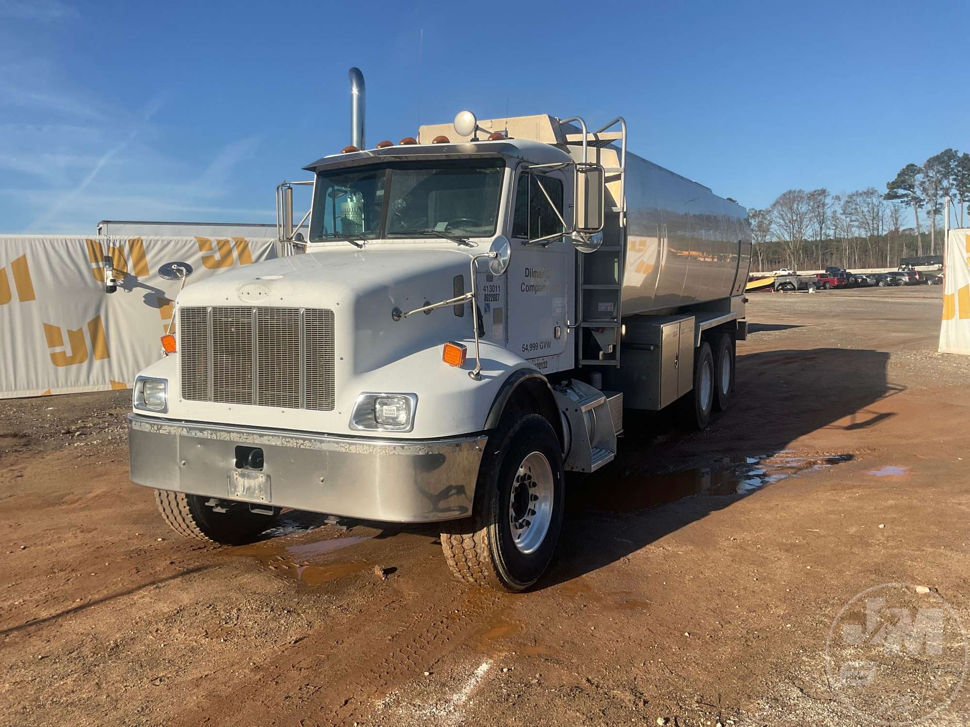 2004 Peterbilt 330