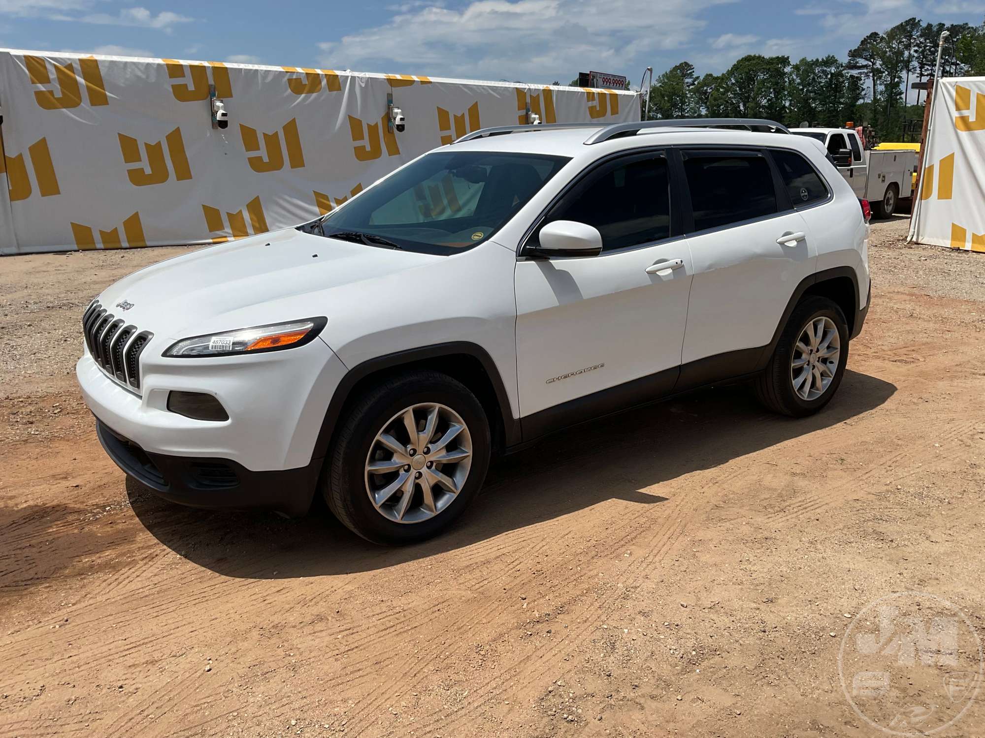 Photo of a 2016 Jeep CHEROKEE