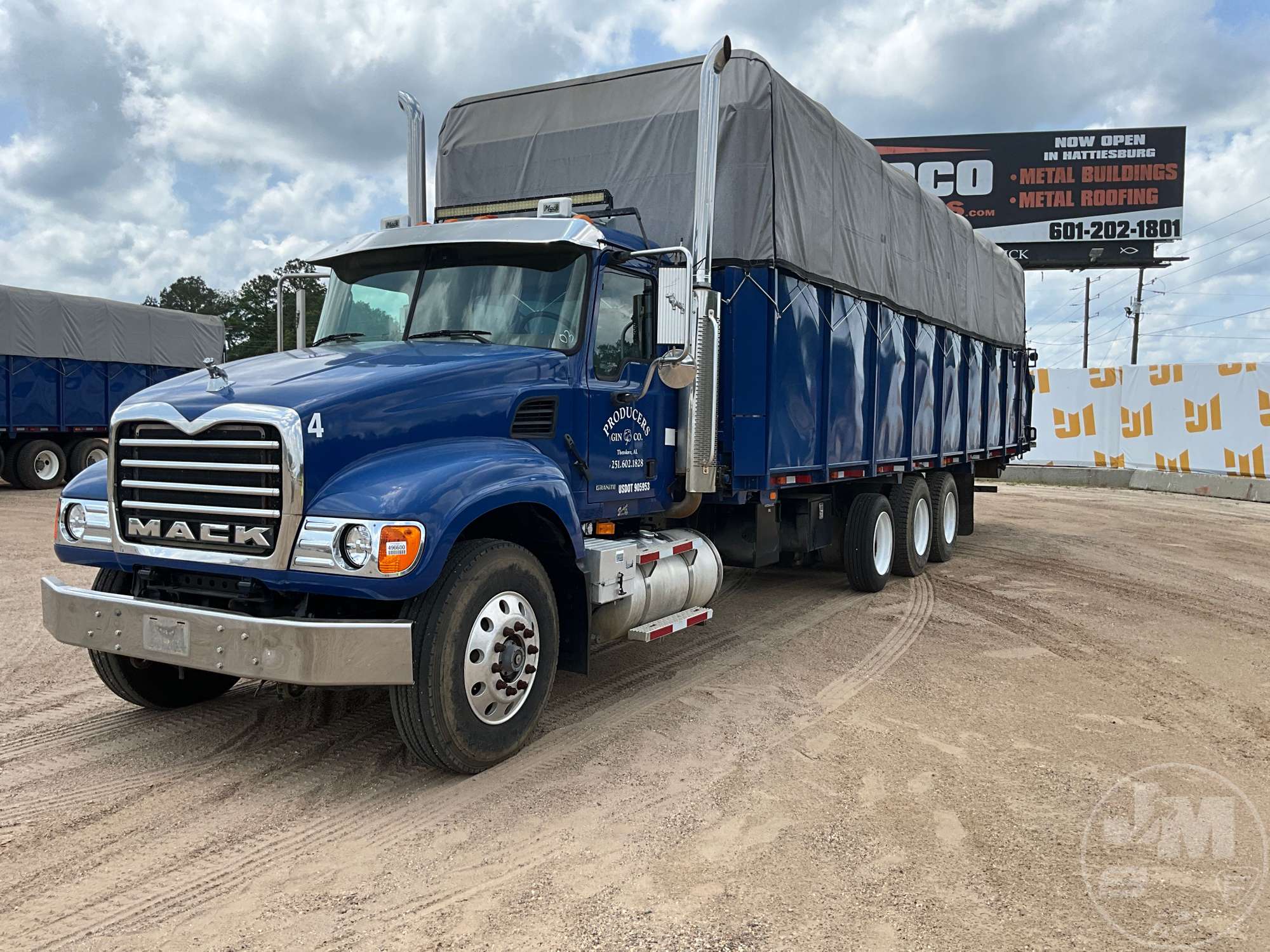 Photo of a 2003 Mack CV713