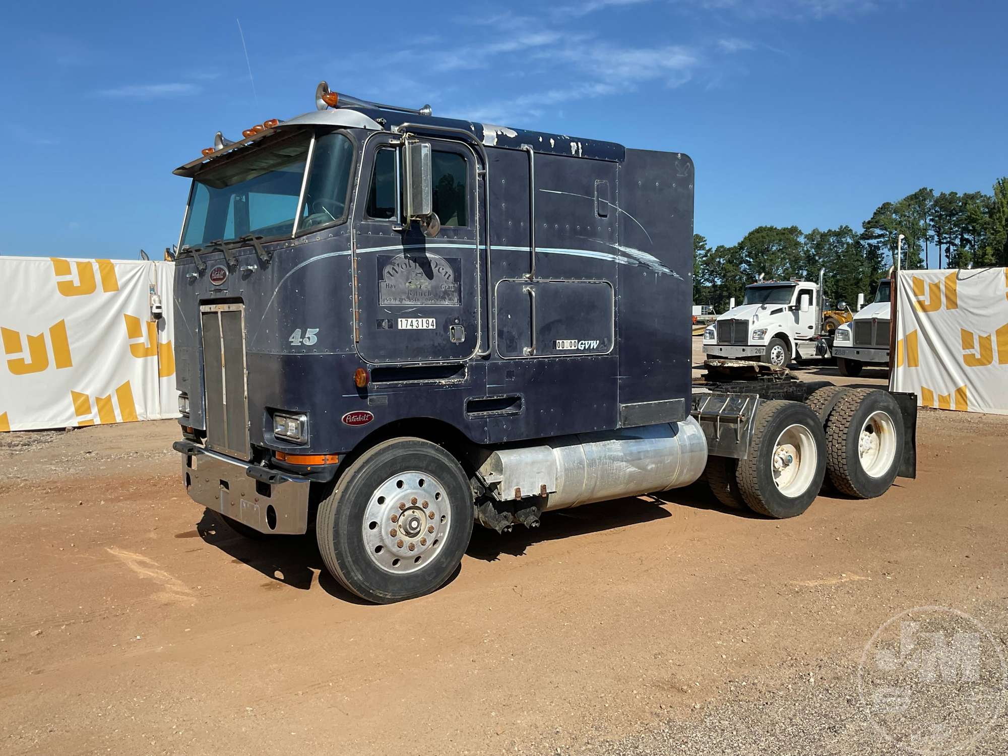 Photo of a 1987 Peterbilt 362