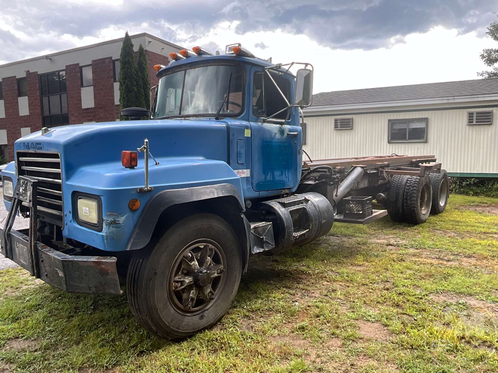 Photo of a 1998 Mack RD688S