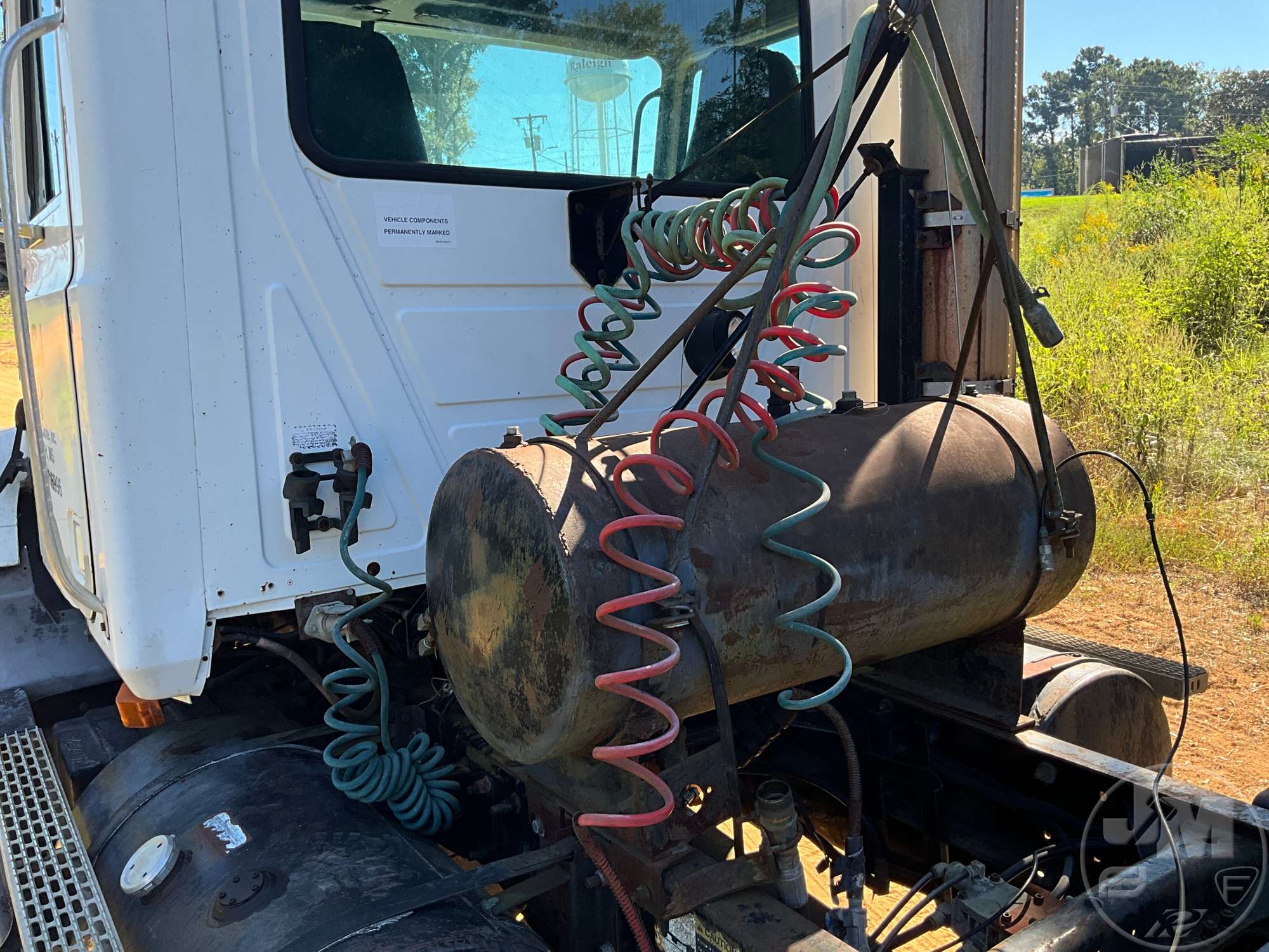 2000 Mack CH 613