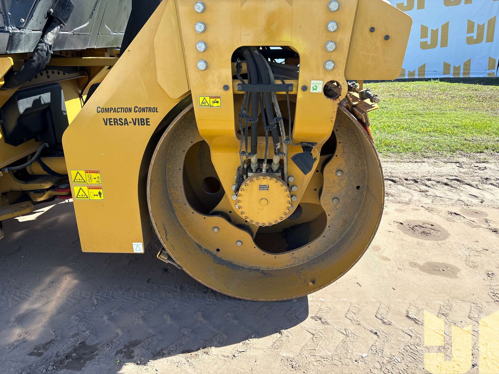 2016 Caterpillar CB54B