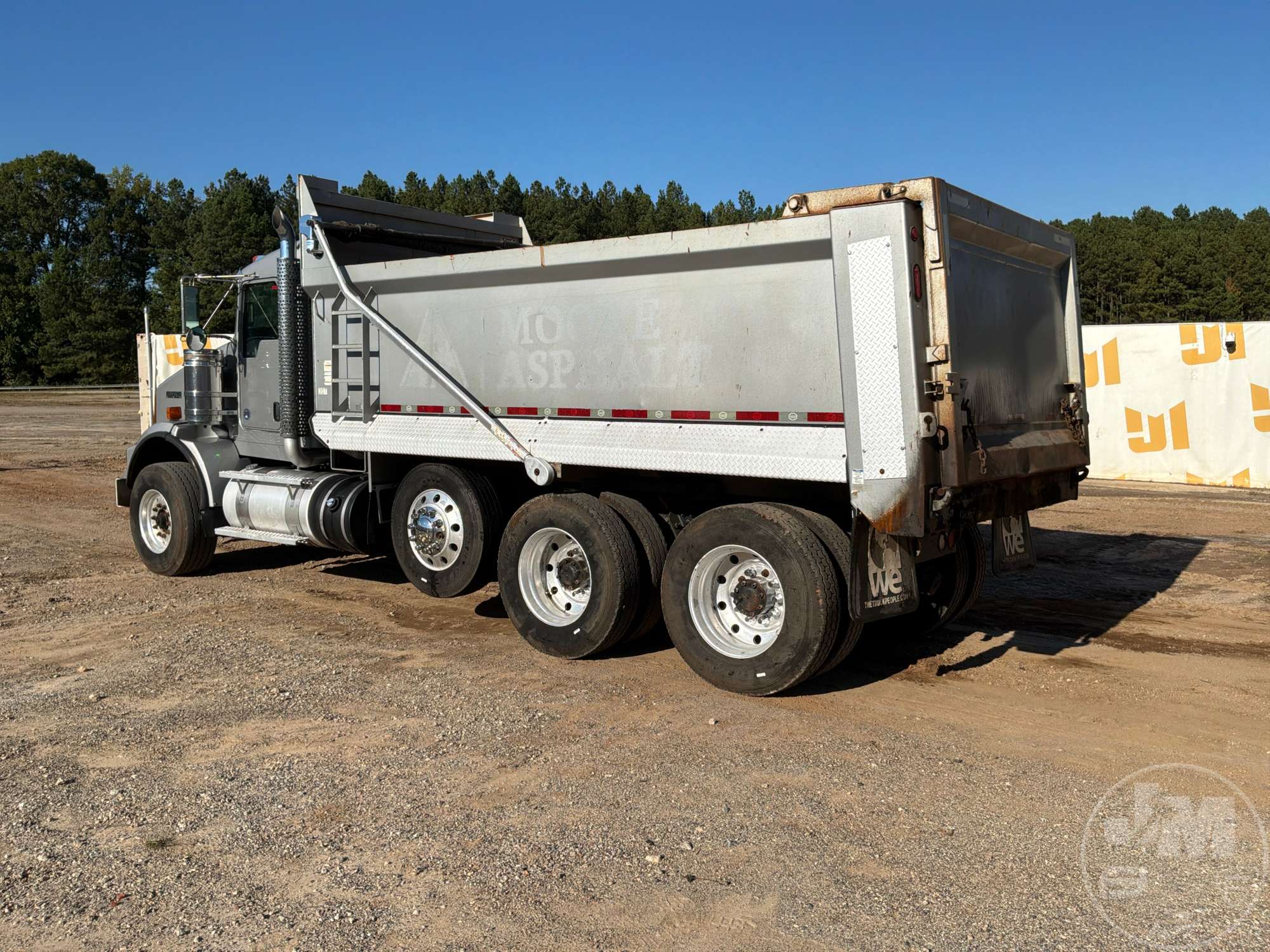 2019 Kenworth T8 SERIES