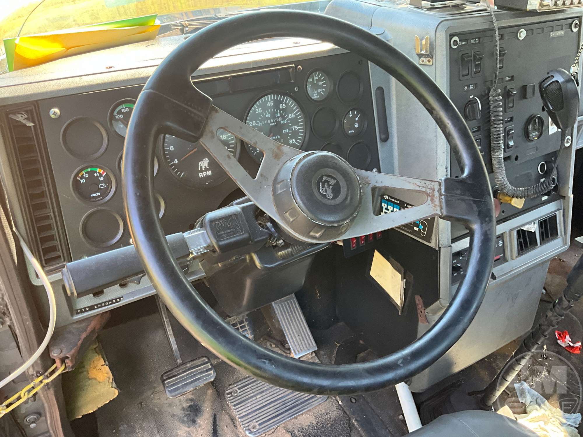 1996 Mack CH613