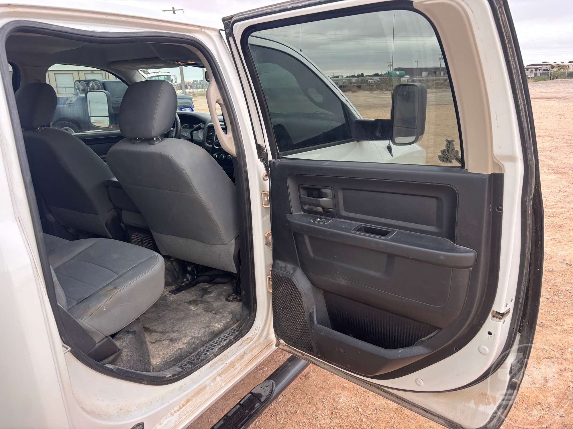 2015 Dodge 3500HD CREW CAB 4X4
