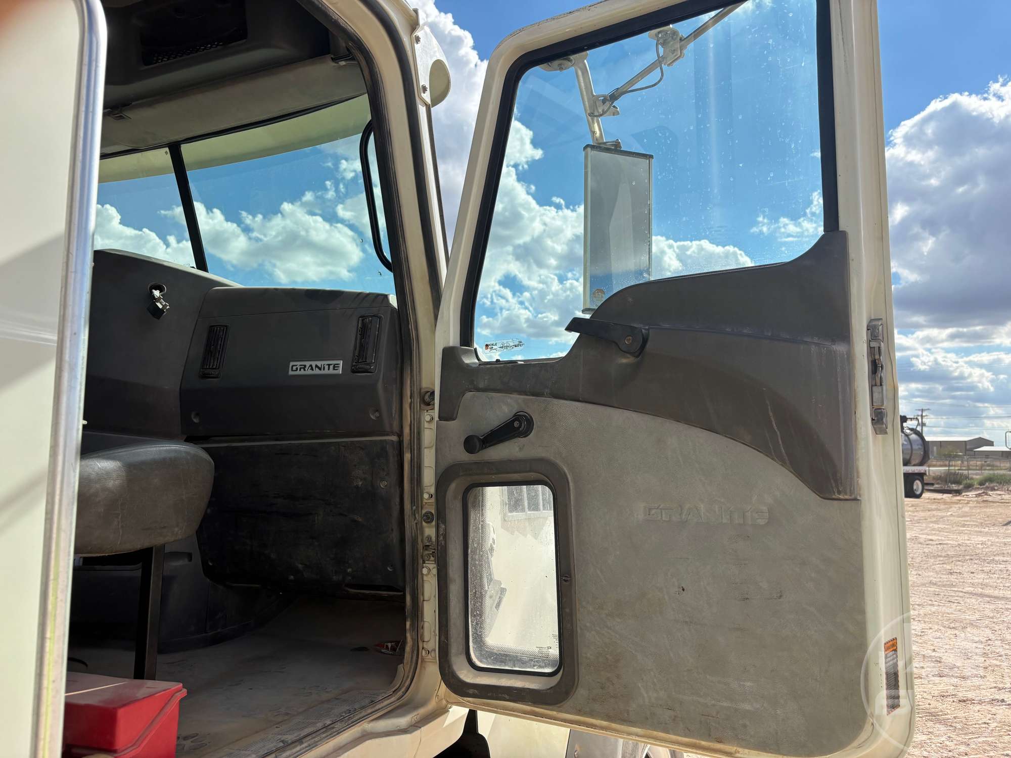 2013 Mack GU713