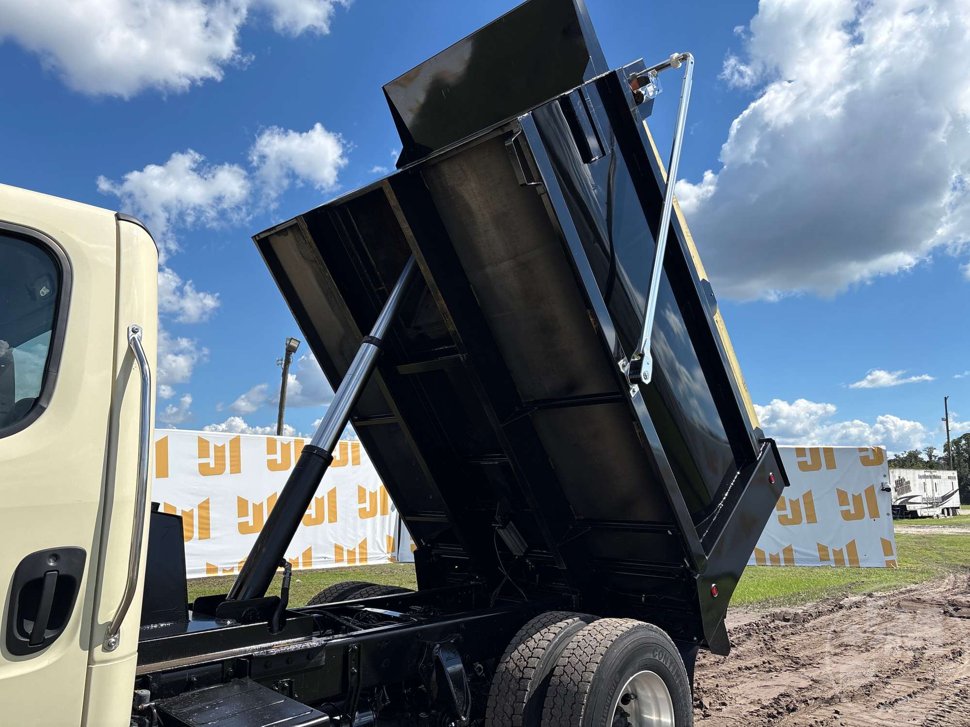 2020 Freightliner M2