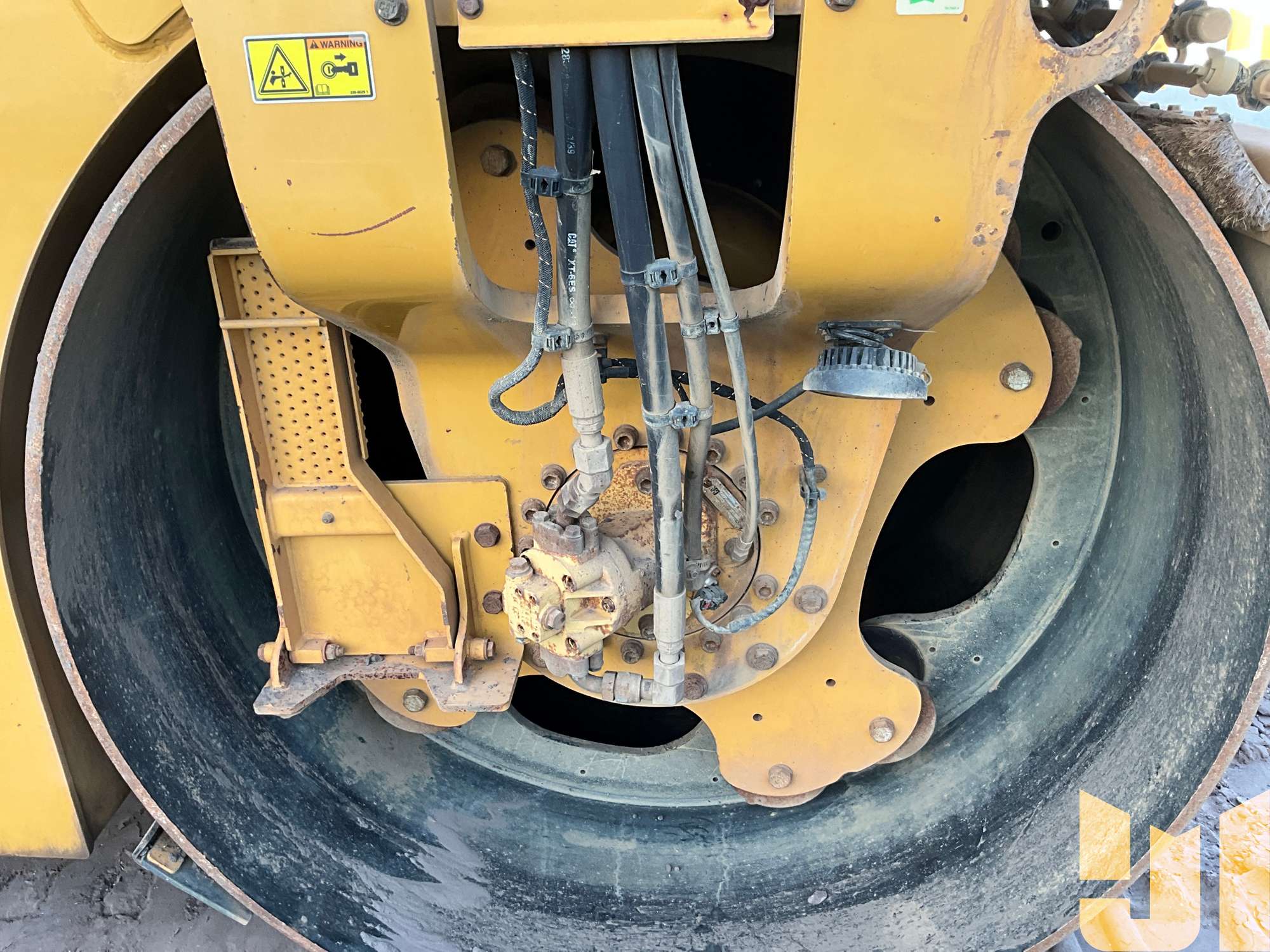 2015 Caterpillar CB64B