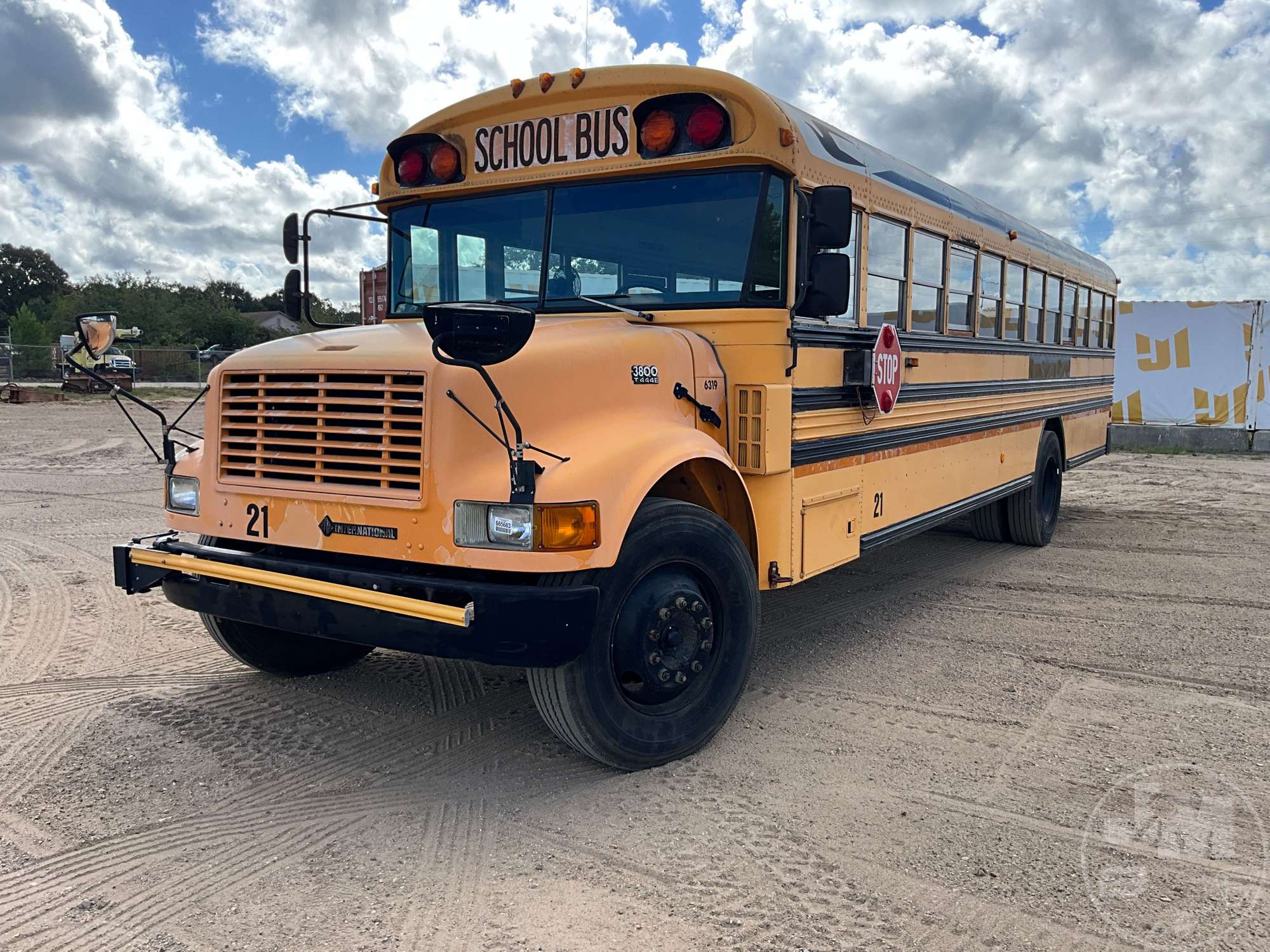 Photo of 2000 International 3800