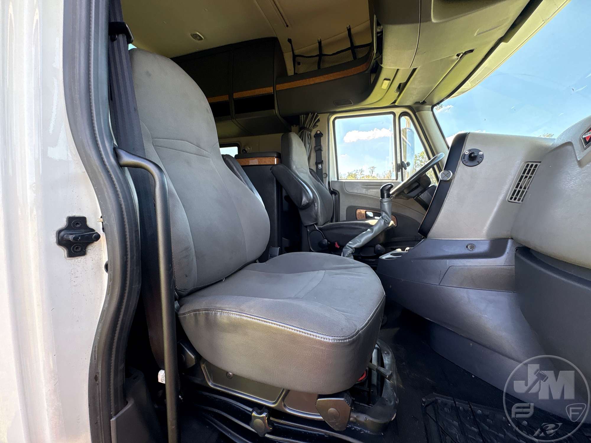 2014 International LF687