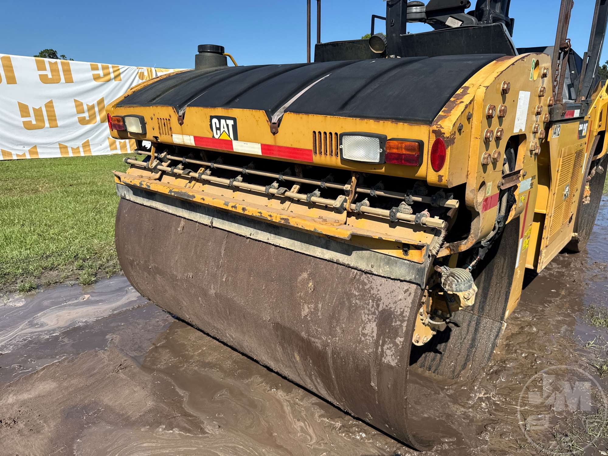 2016 Caterpillar CB64B