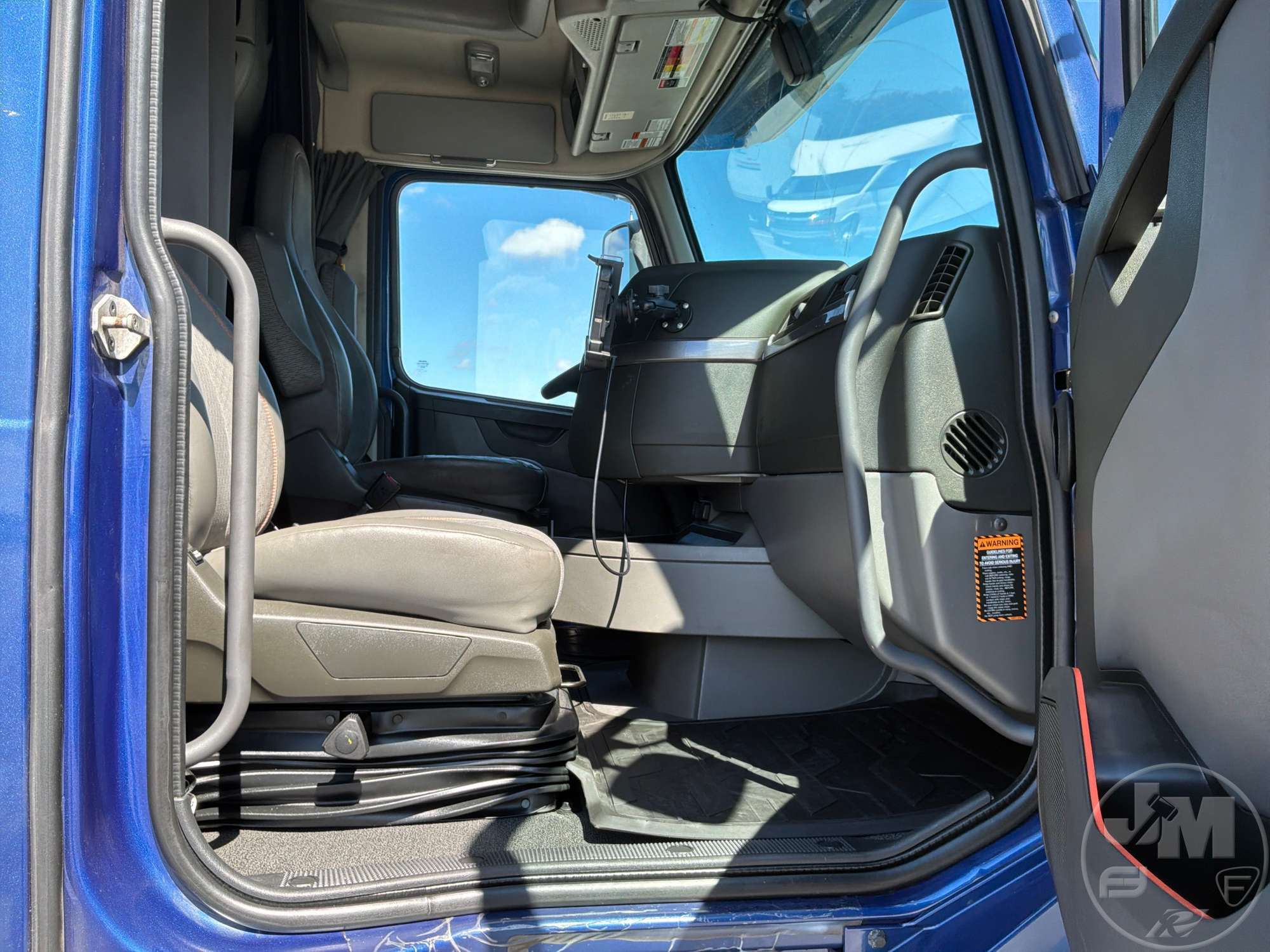 2022 Volvo VNL760