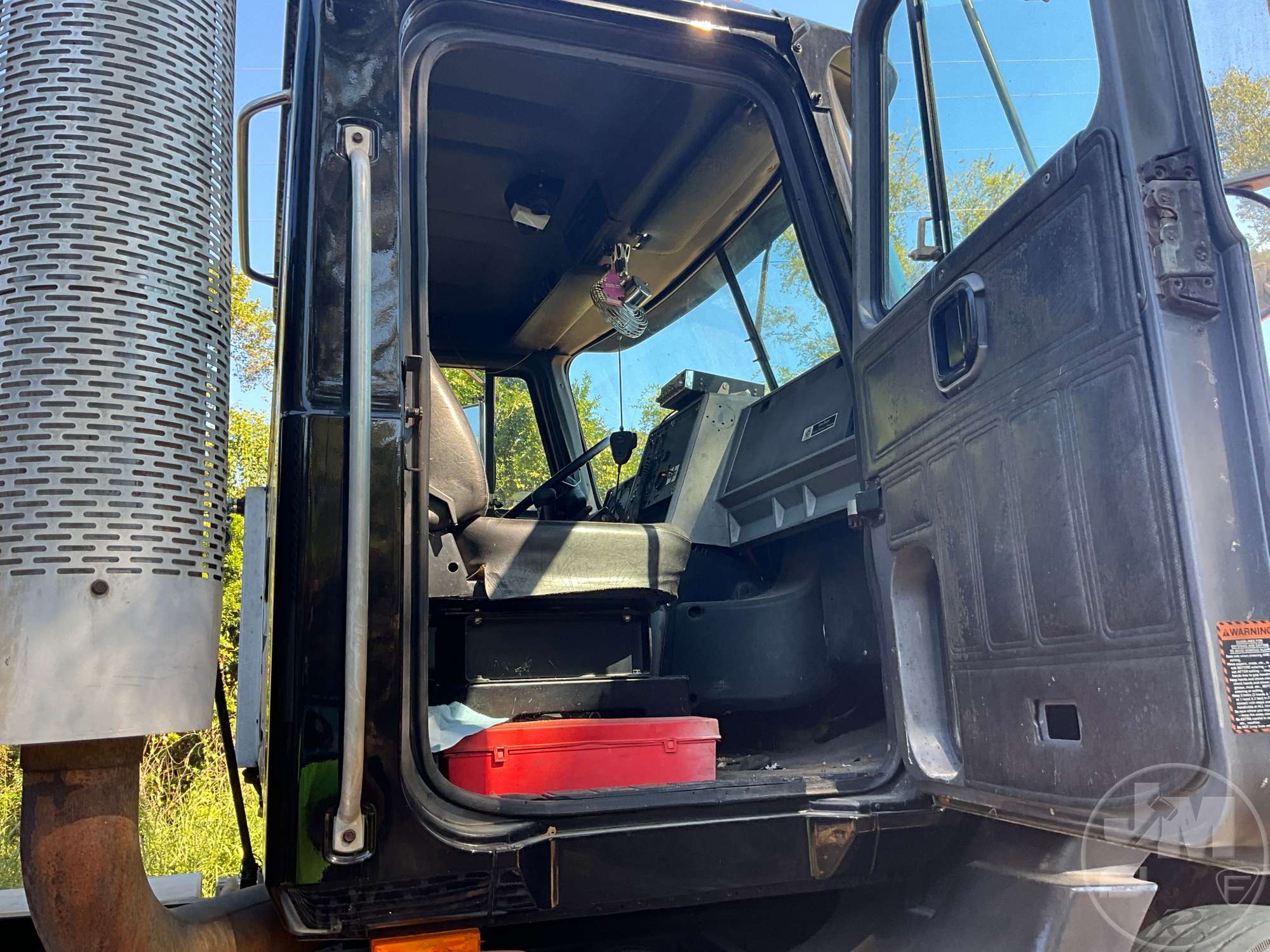 1996 Mack CH613