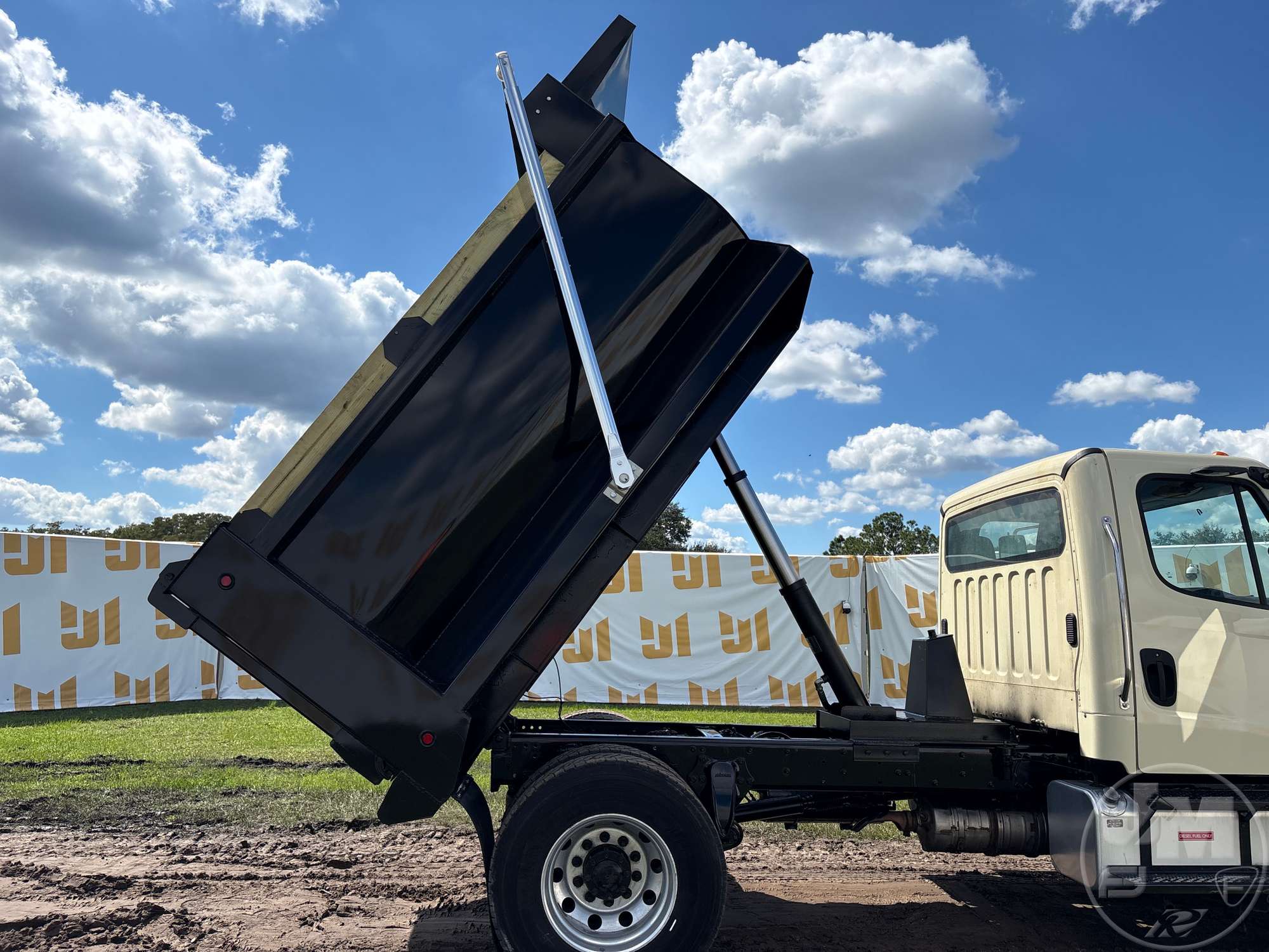 2020 Freightliner M2