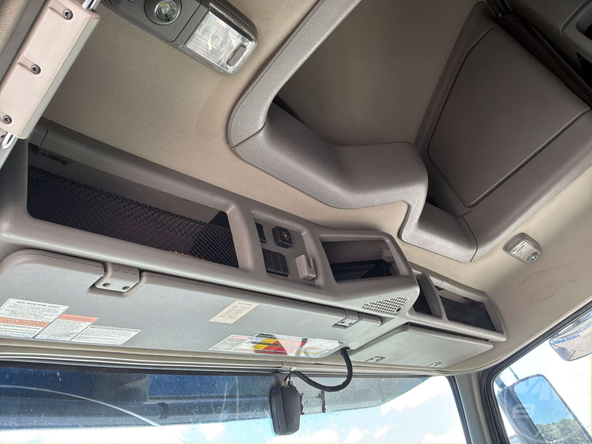 2022 Volvo VNL760