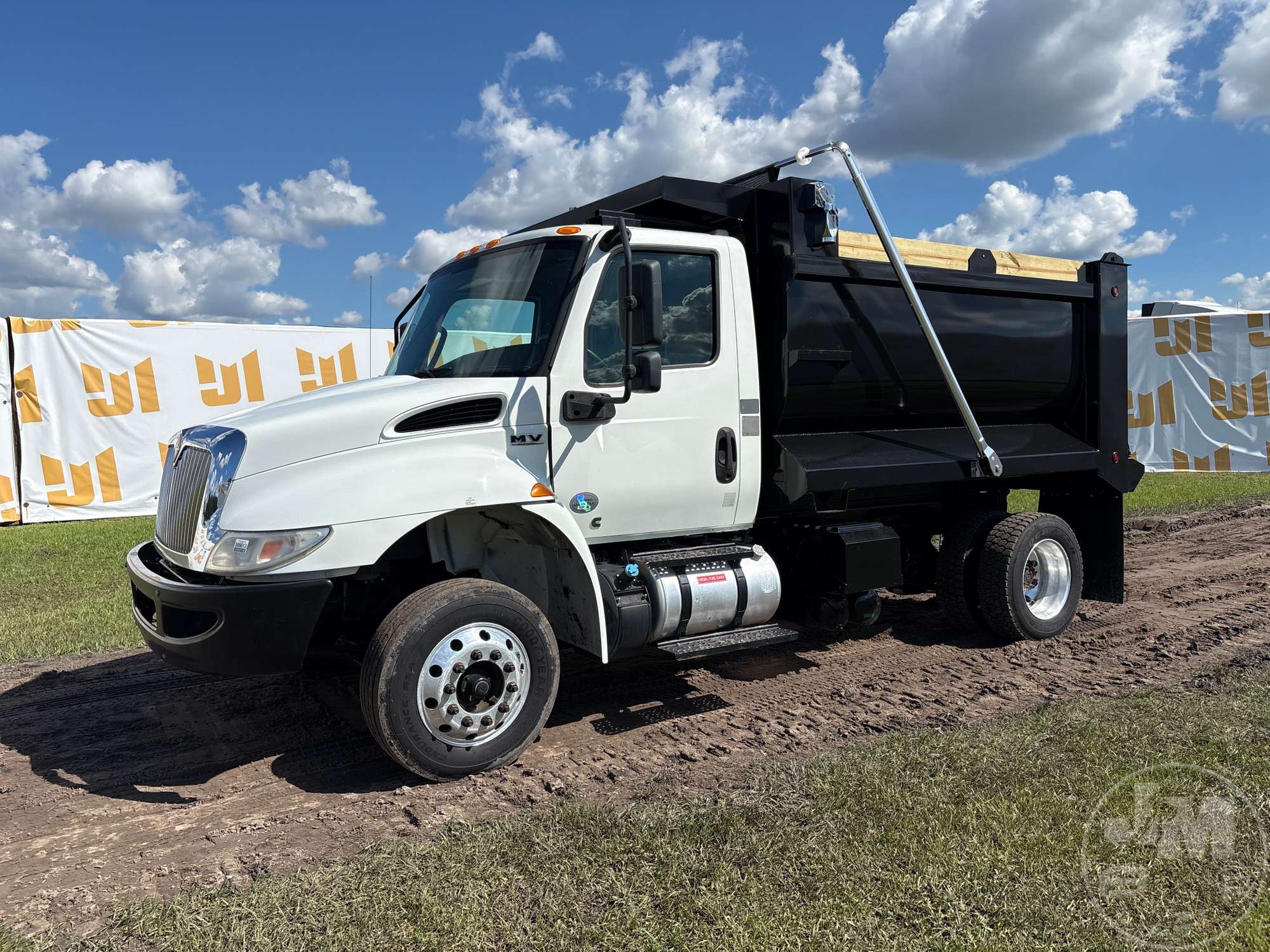 Photo of 2021 International MV607
