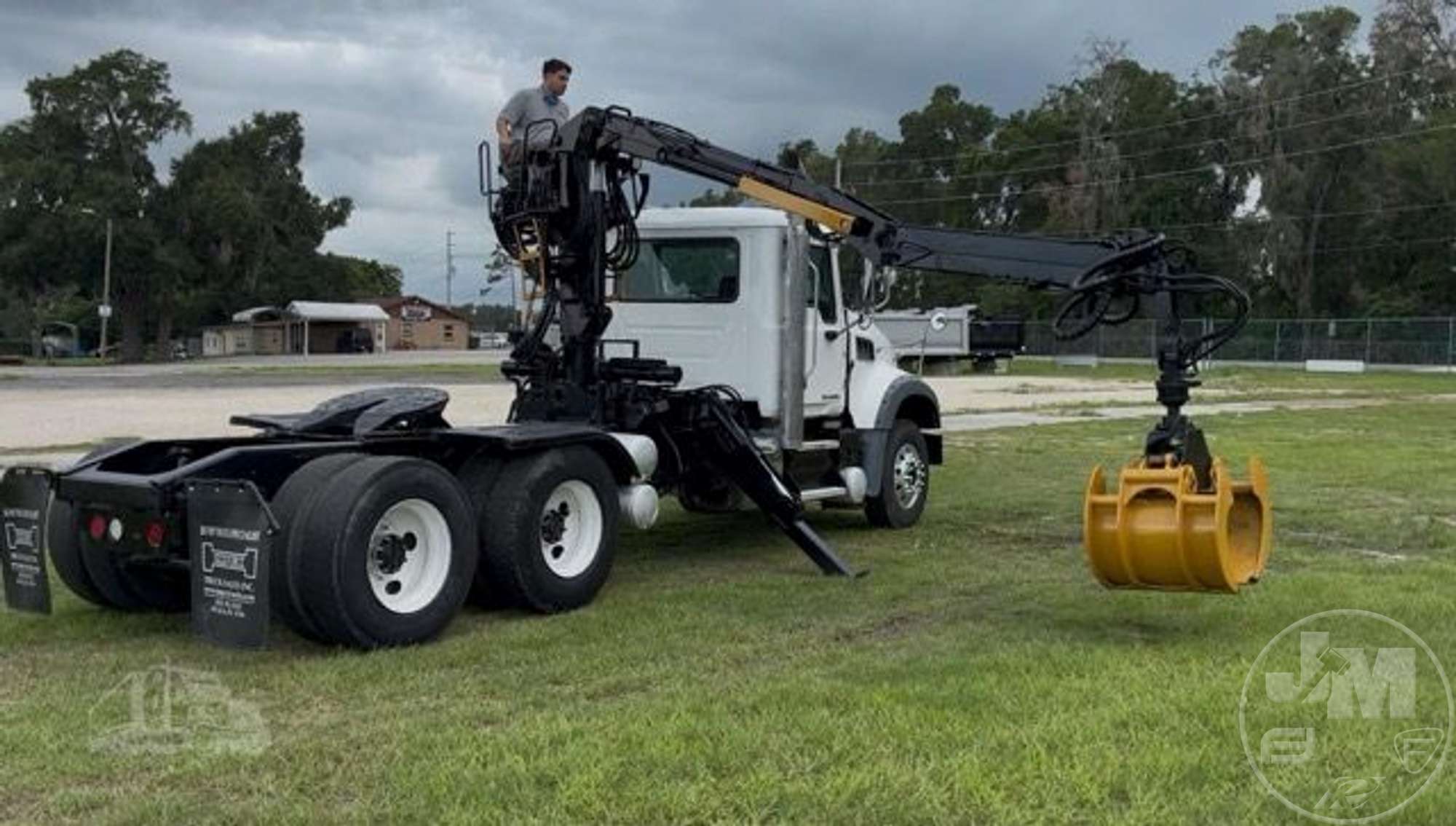 2017 Mack GU713