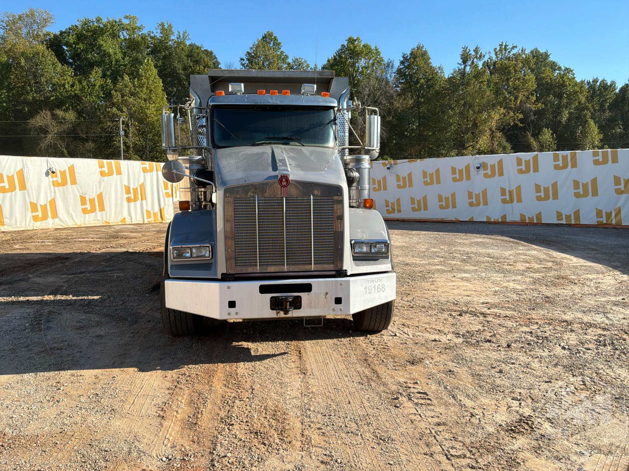 2019 Kenworth T8 SERIES