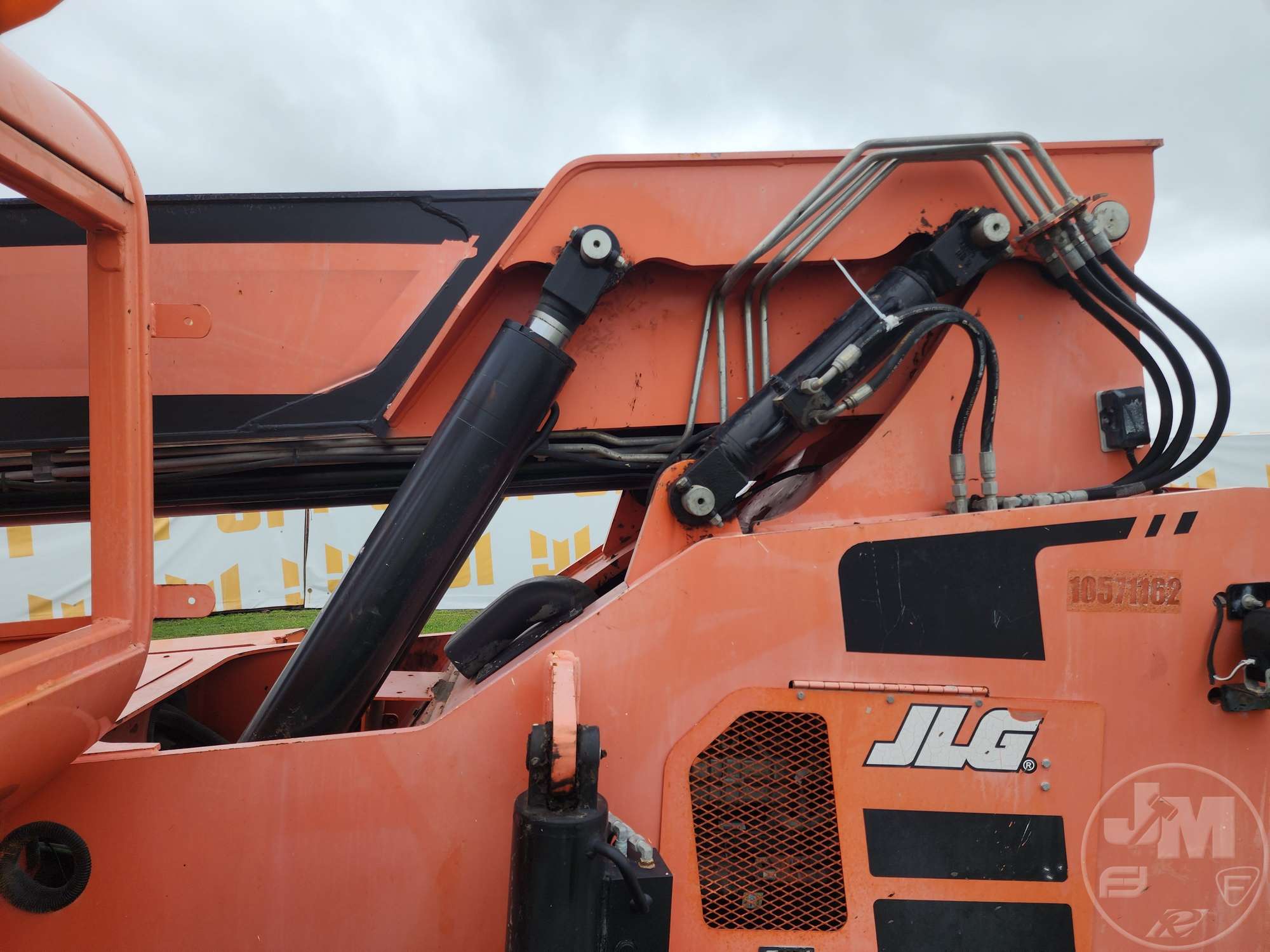 2017 JLG 6042