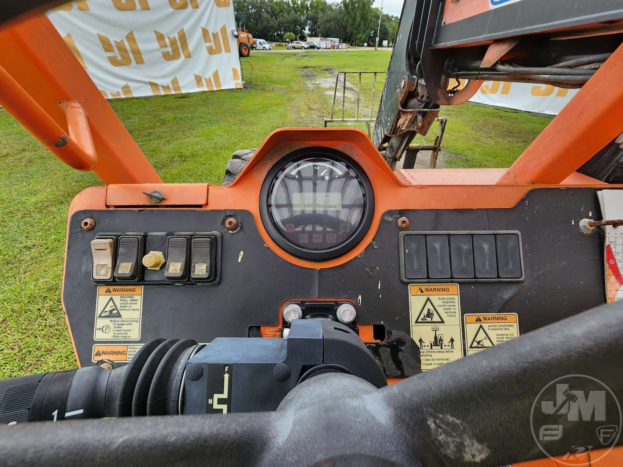 2017 JLG 6042