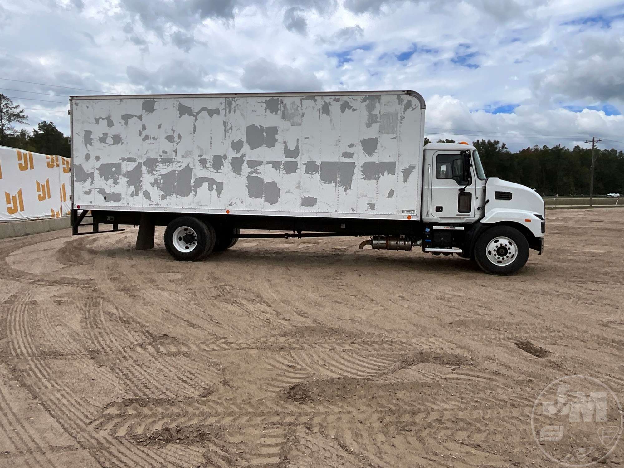 2024 Mack MD642