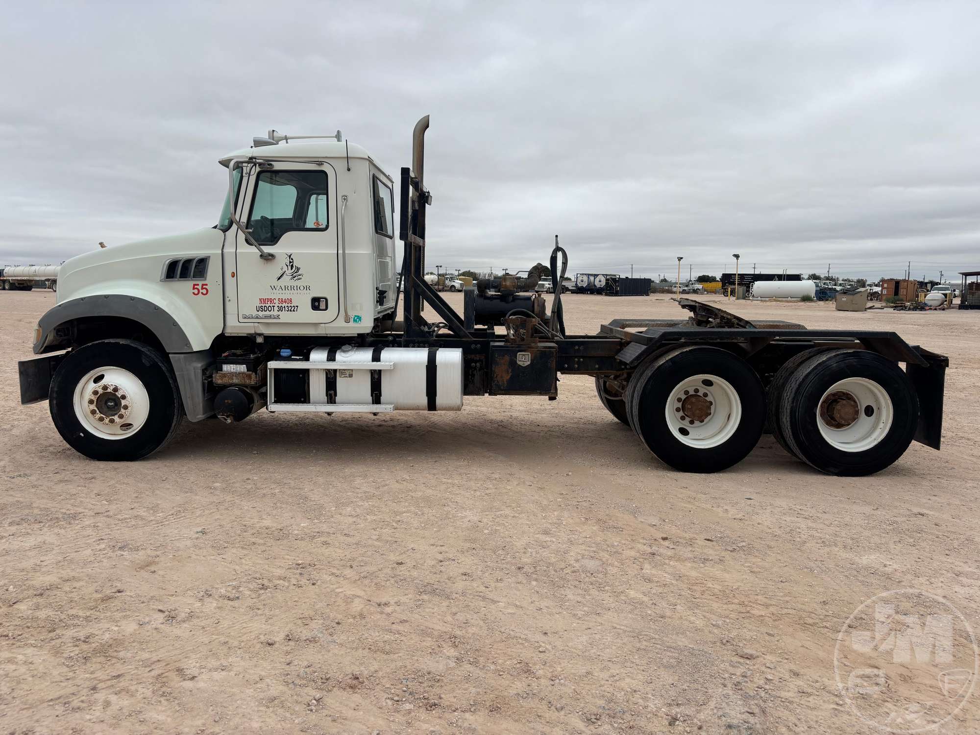 2013 Mack GU713