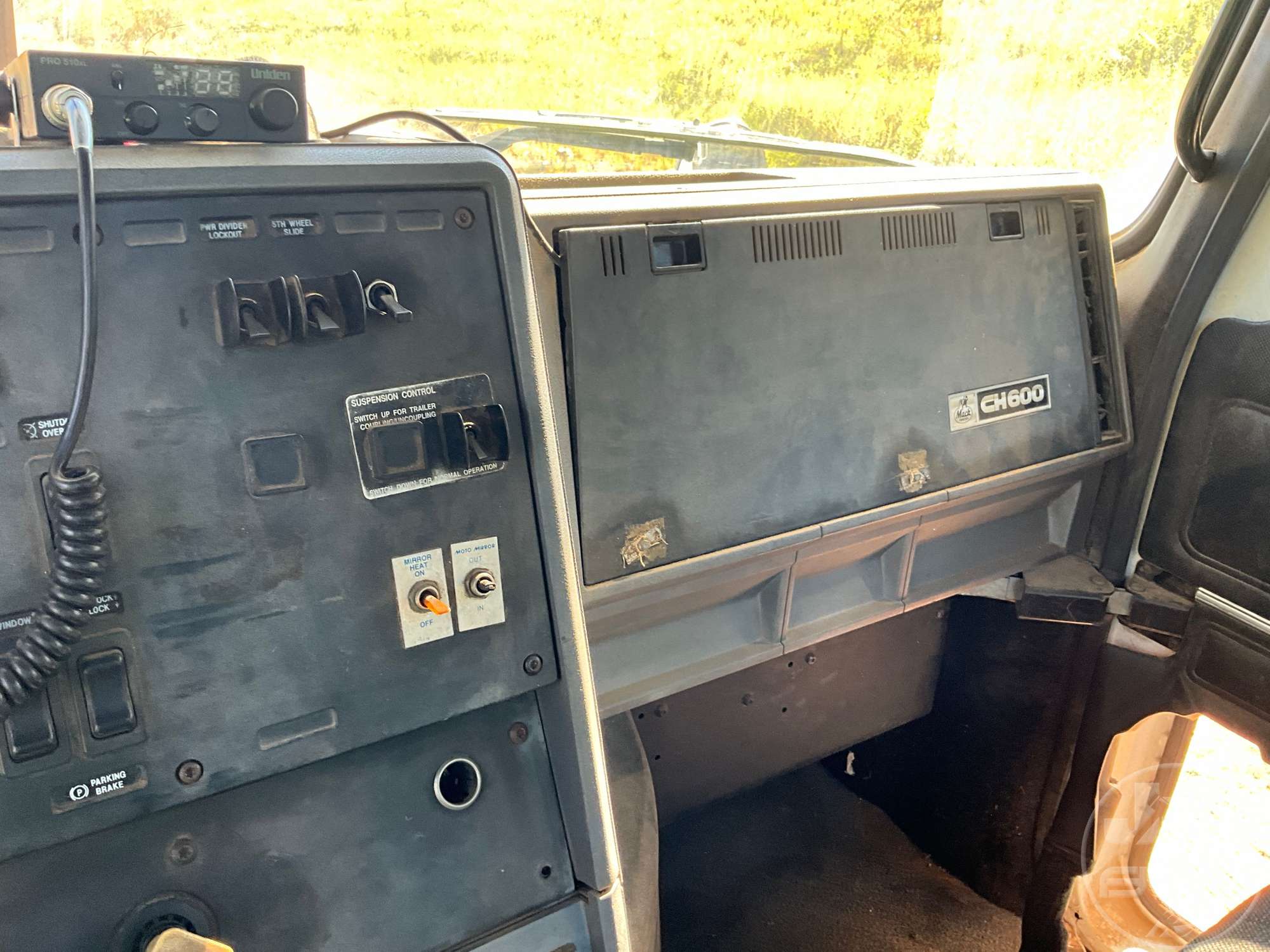 2000 Mack CH 613