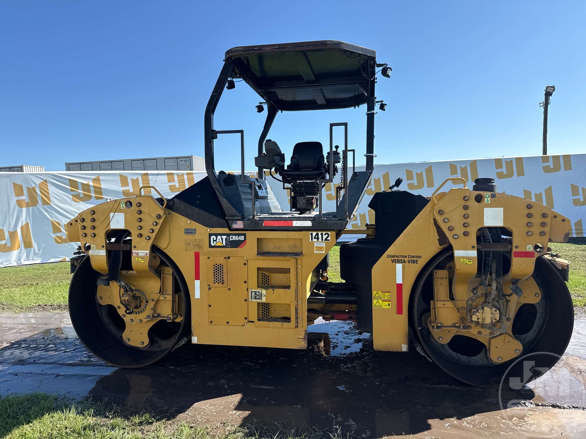 2016 Caterpillar CB64B
