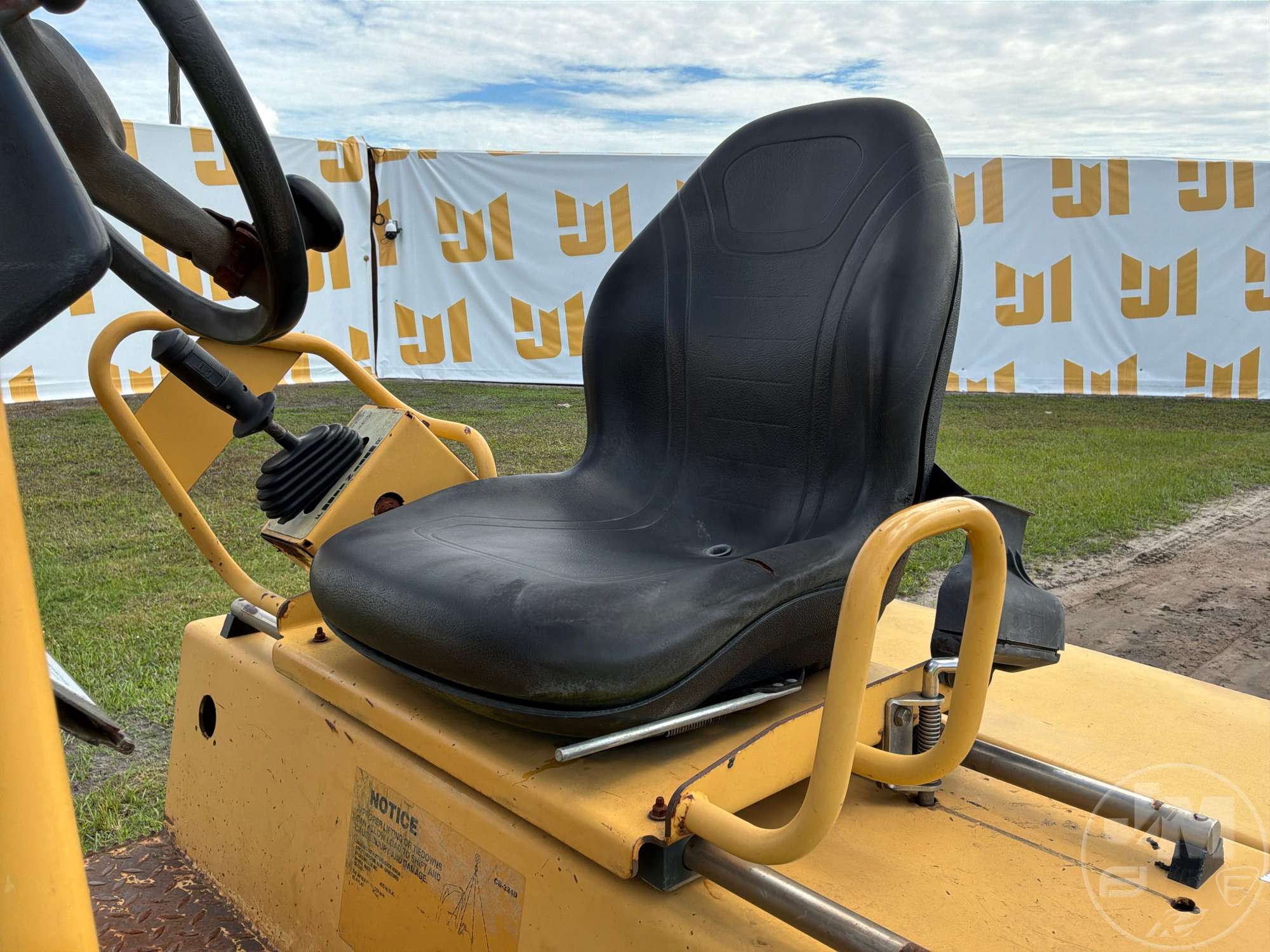 2003 Caterpillar CB334D