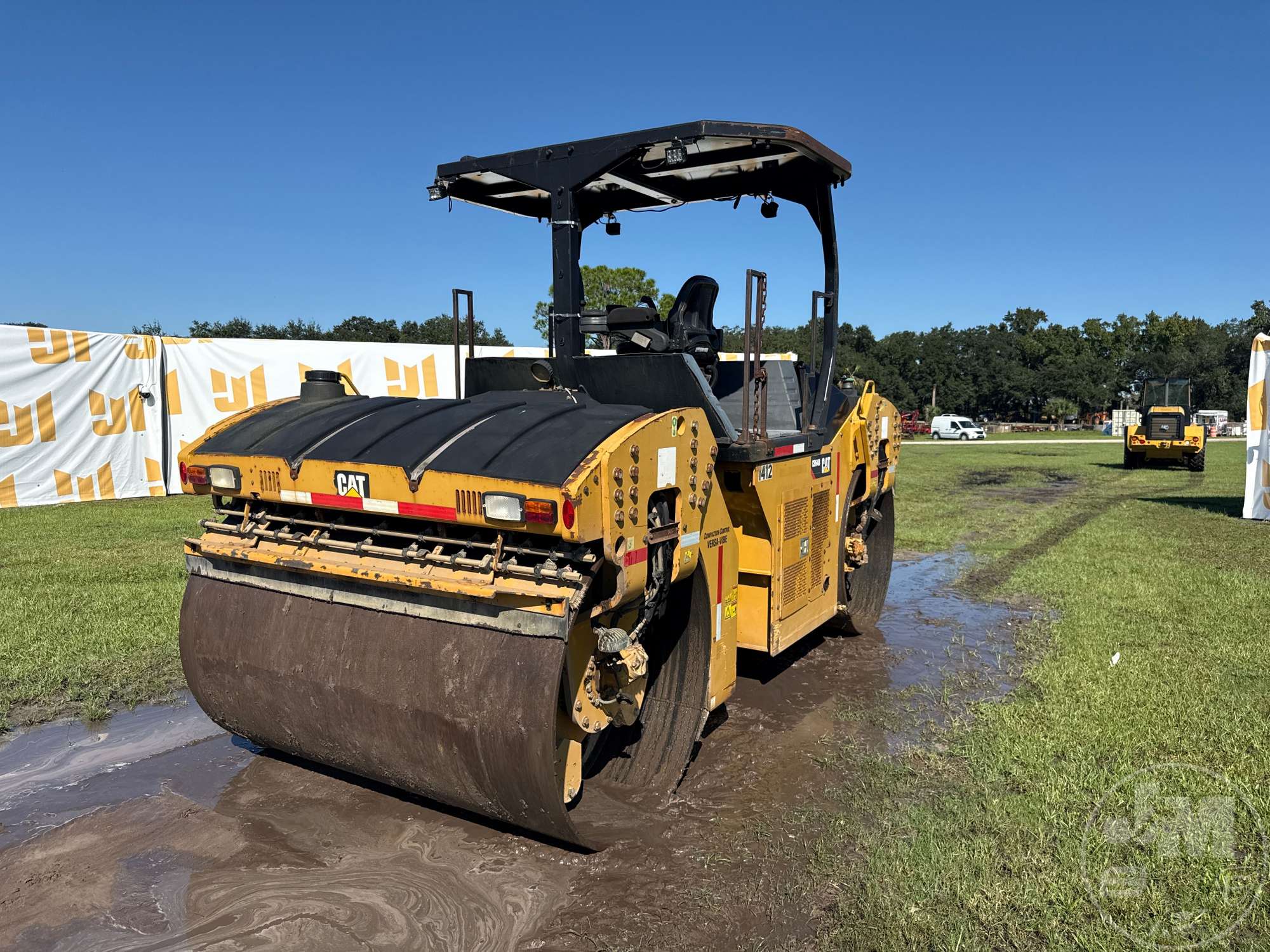 2016 Caterpillar CB64B