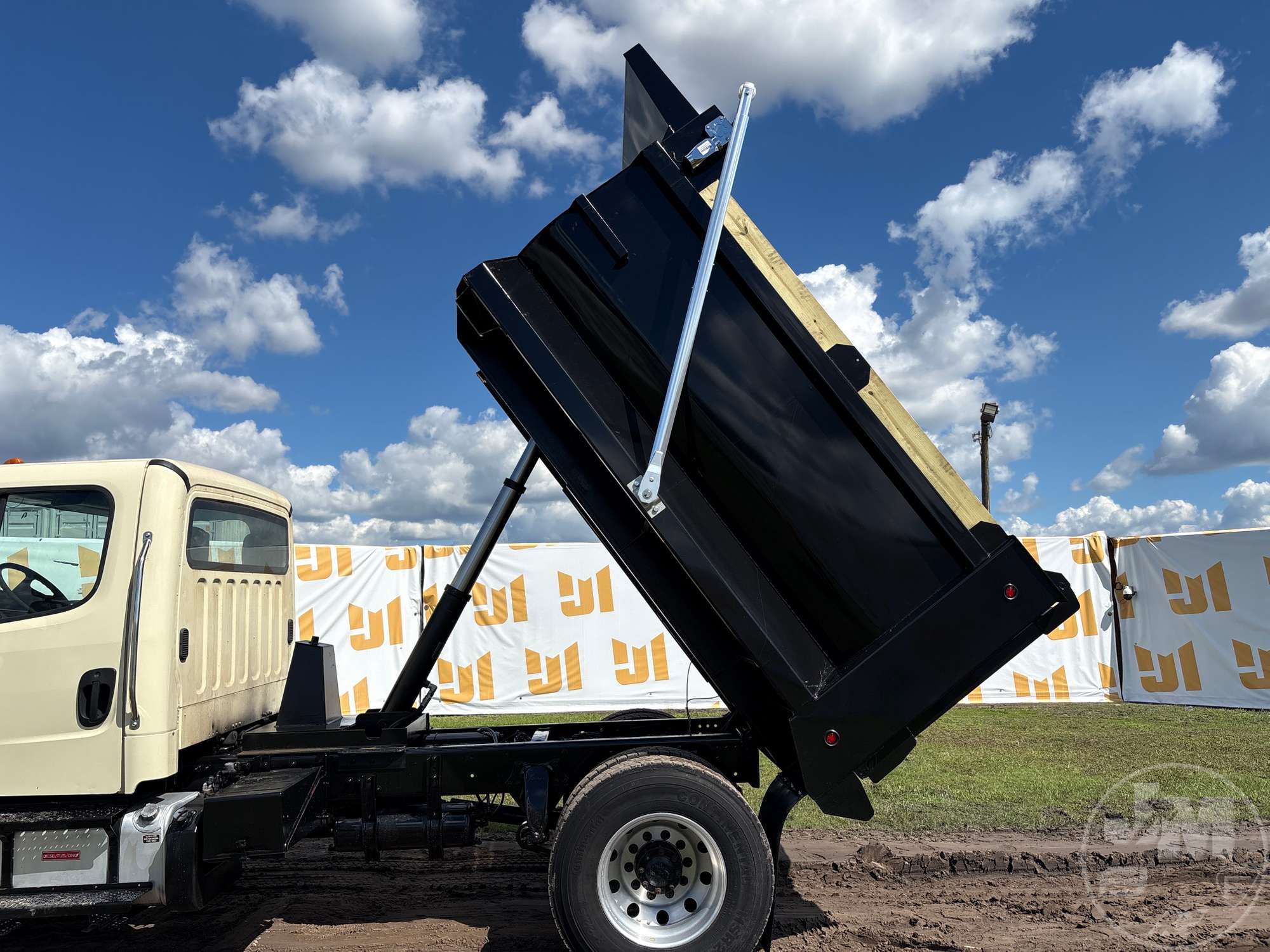 2020 Freightliner M2