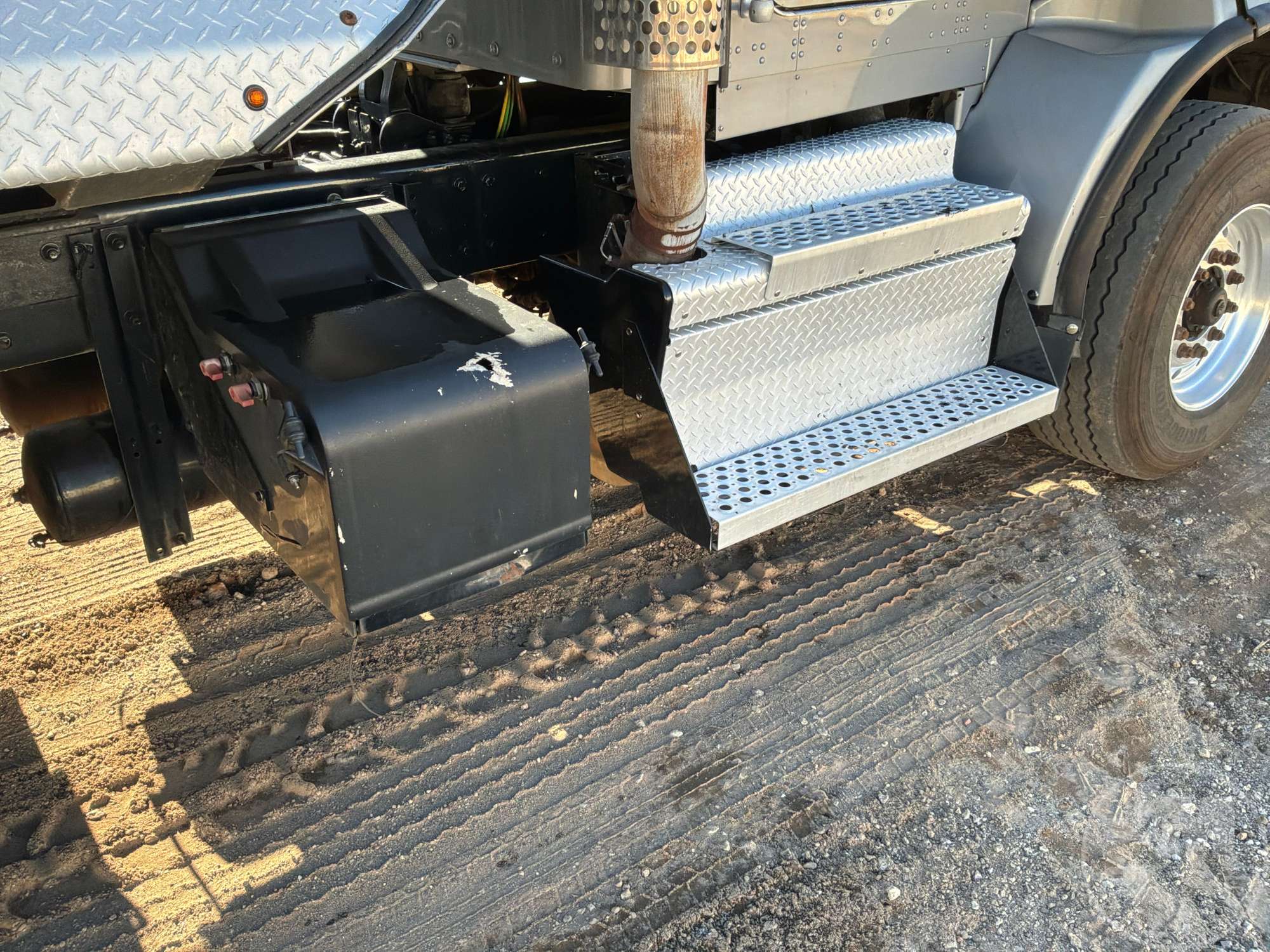 2019 Kenworth T8 SERIES