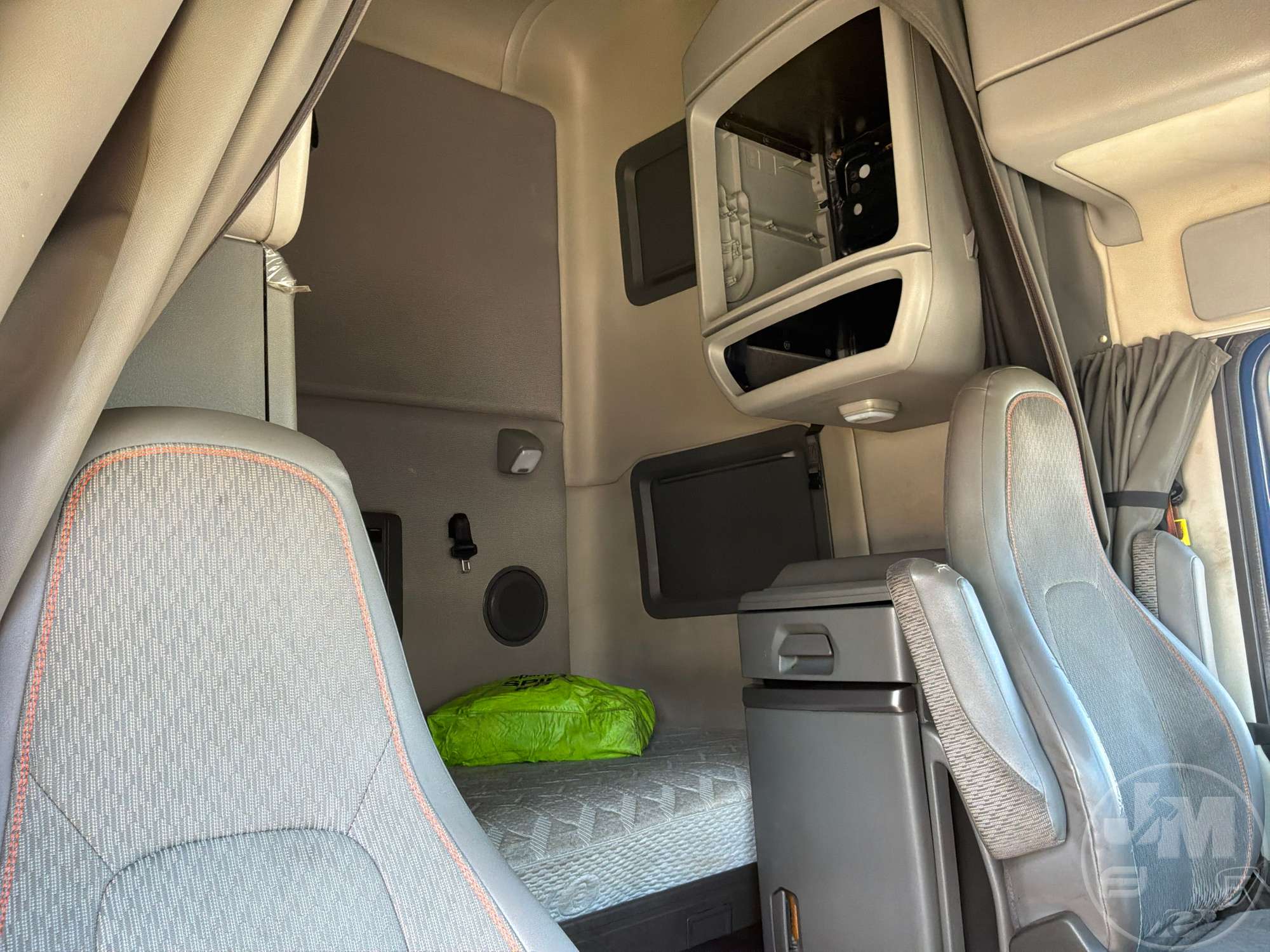 2022 Volvo VNL760