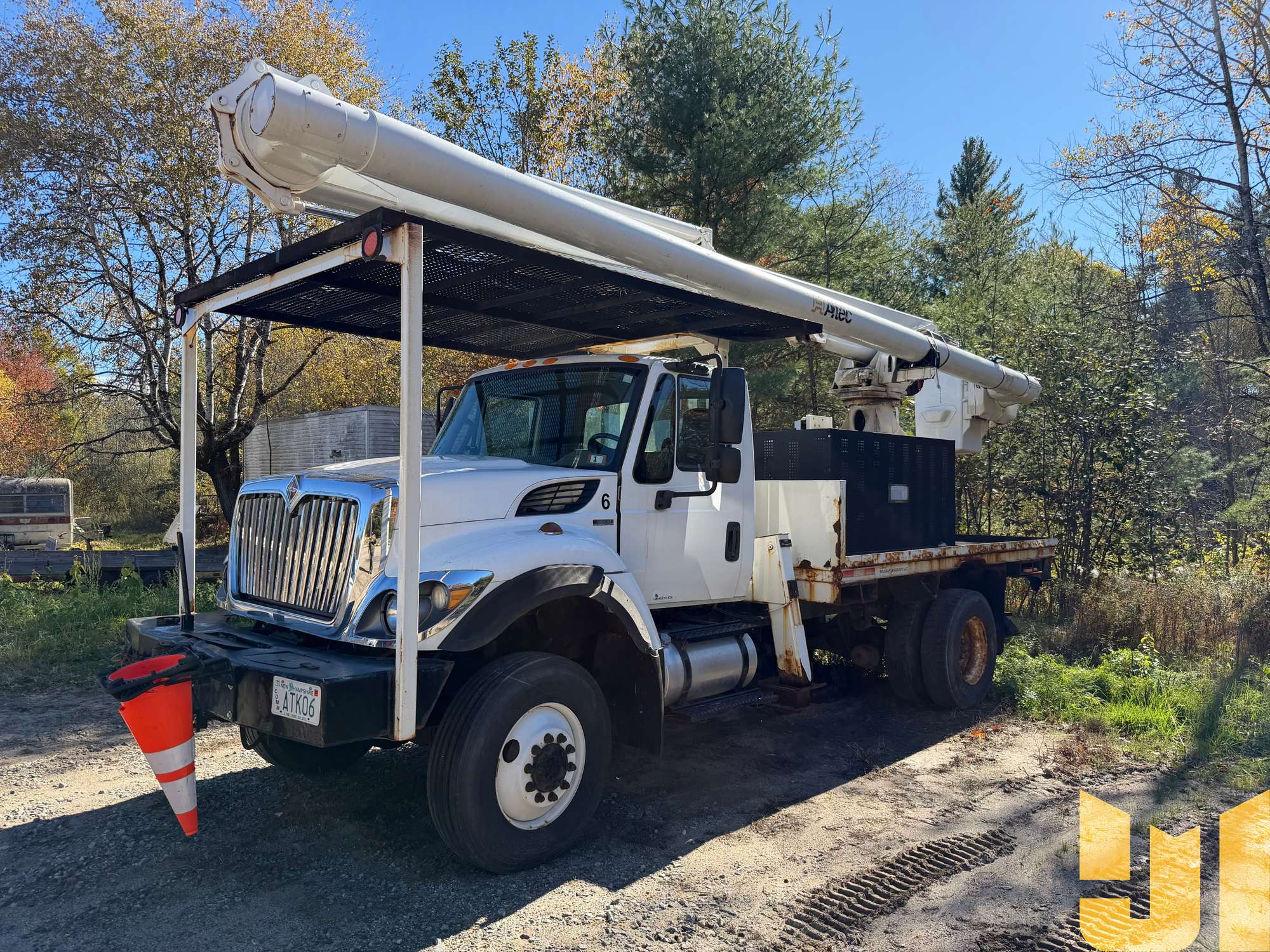 Photo of 2011 International 7300 SFA 4X4