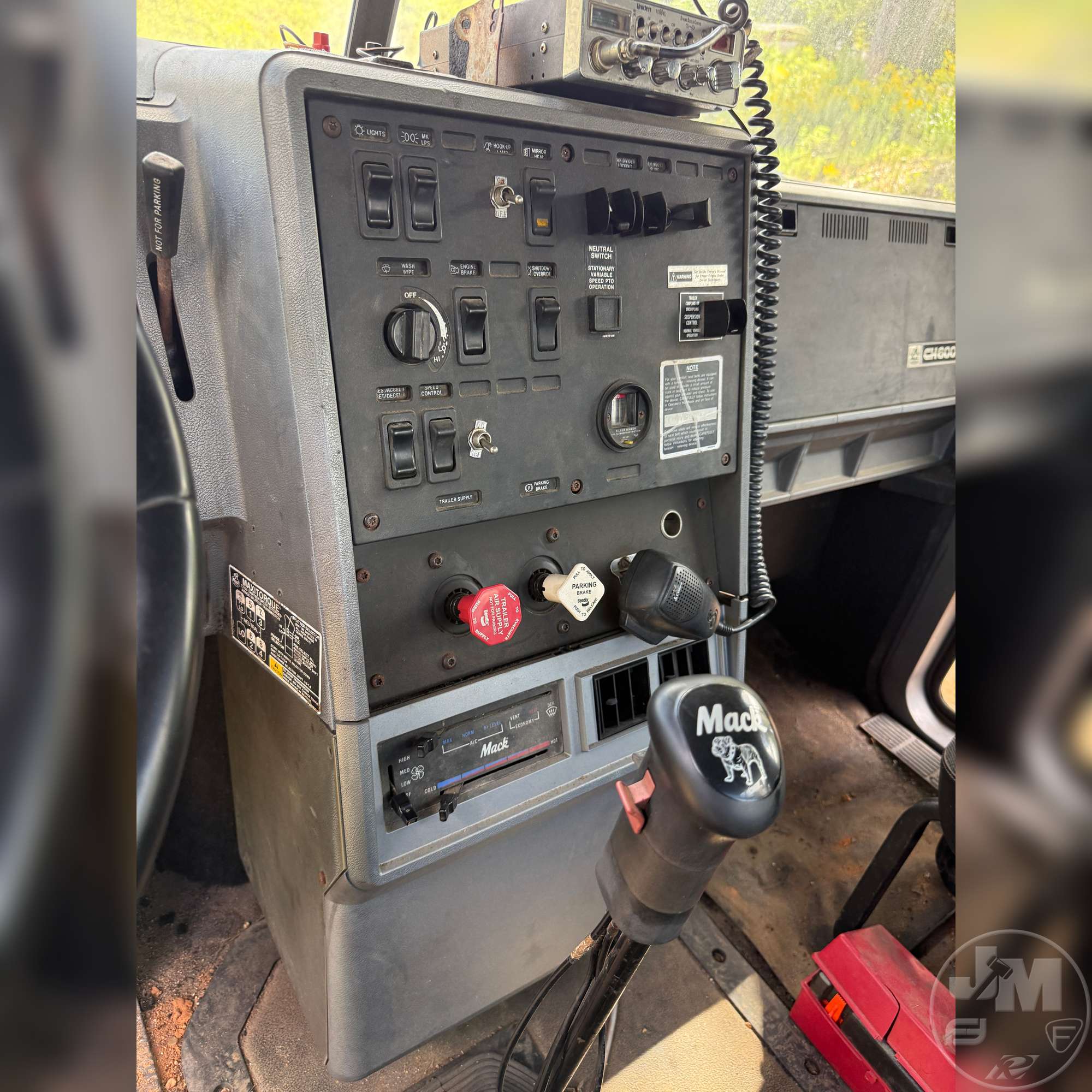 1995 Mack CH613