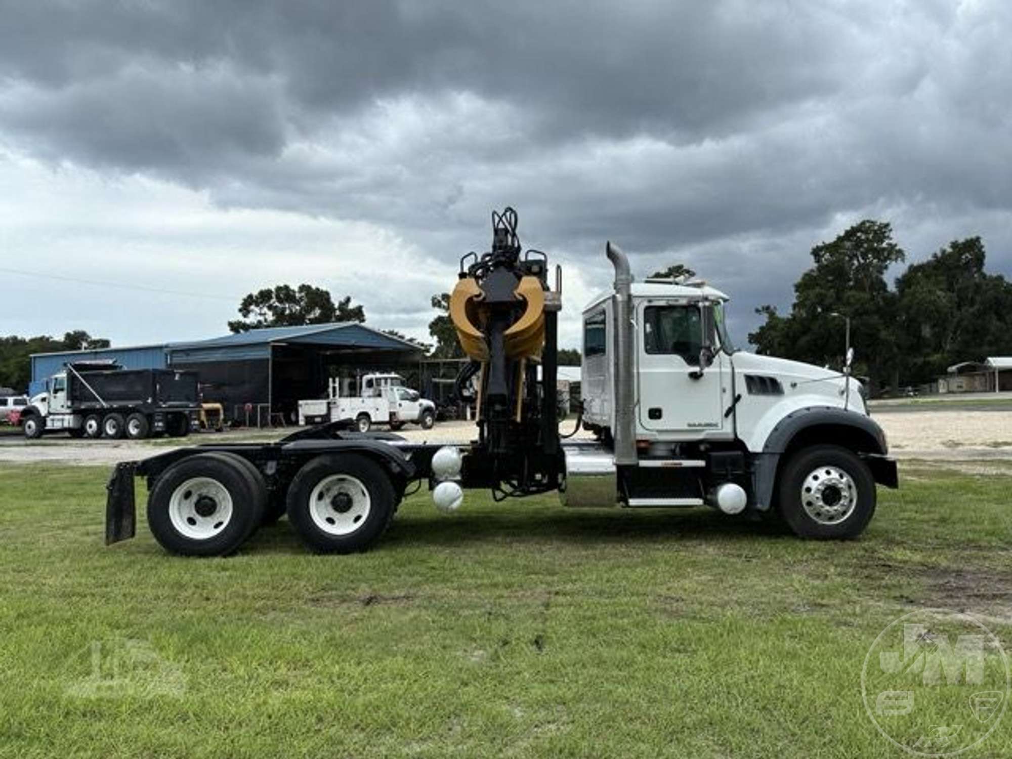 2017 Mack GU713
