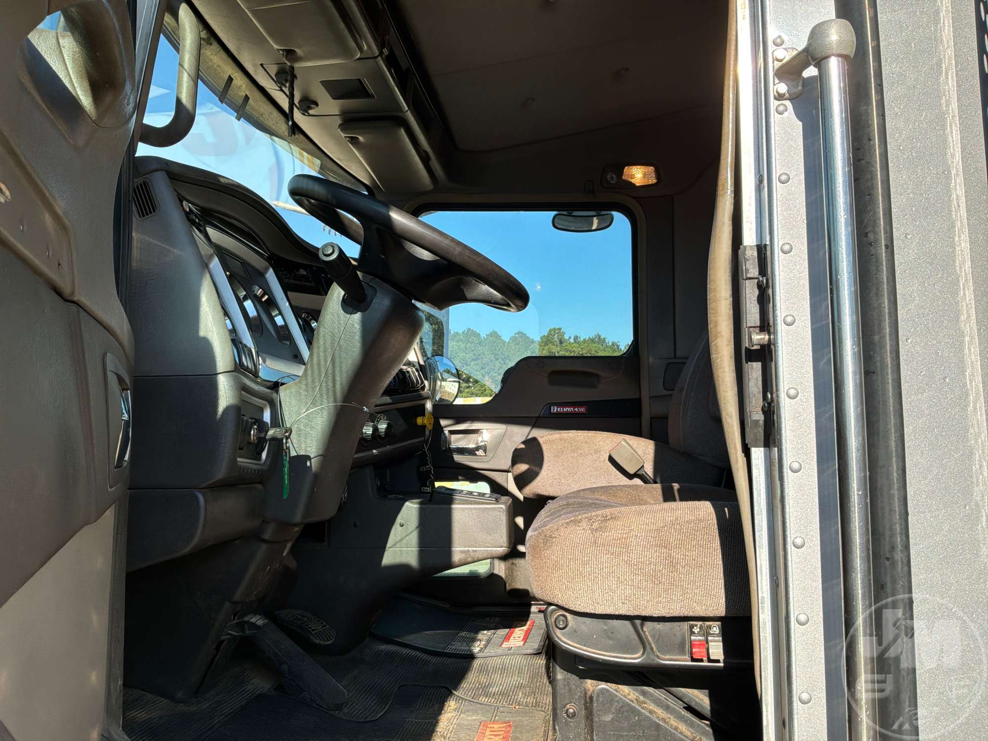 2019 Kenworth T8 SERIES
