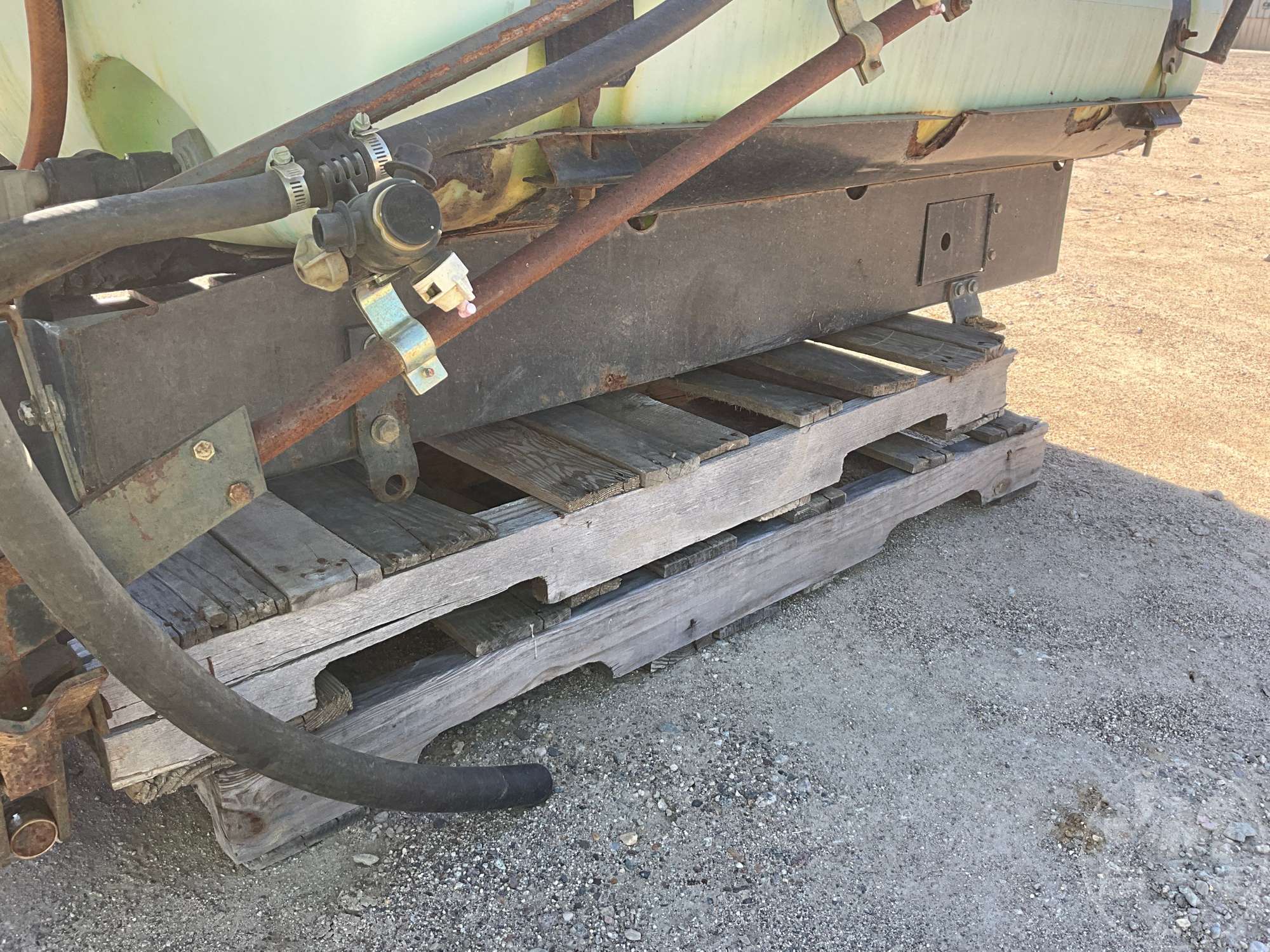 0 Toro 200 GALLON SPRAYER TANK
