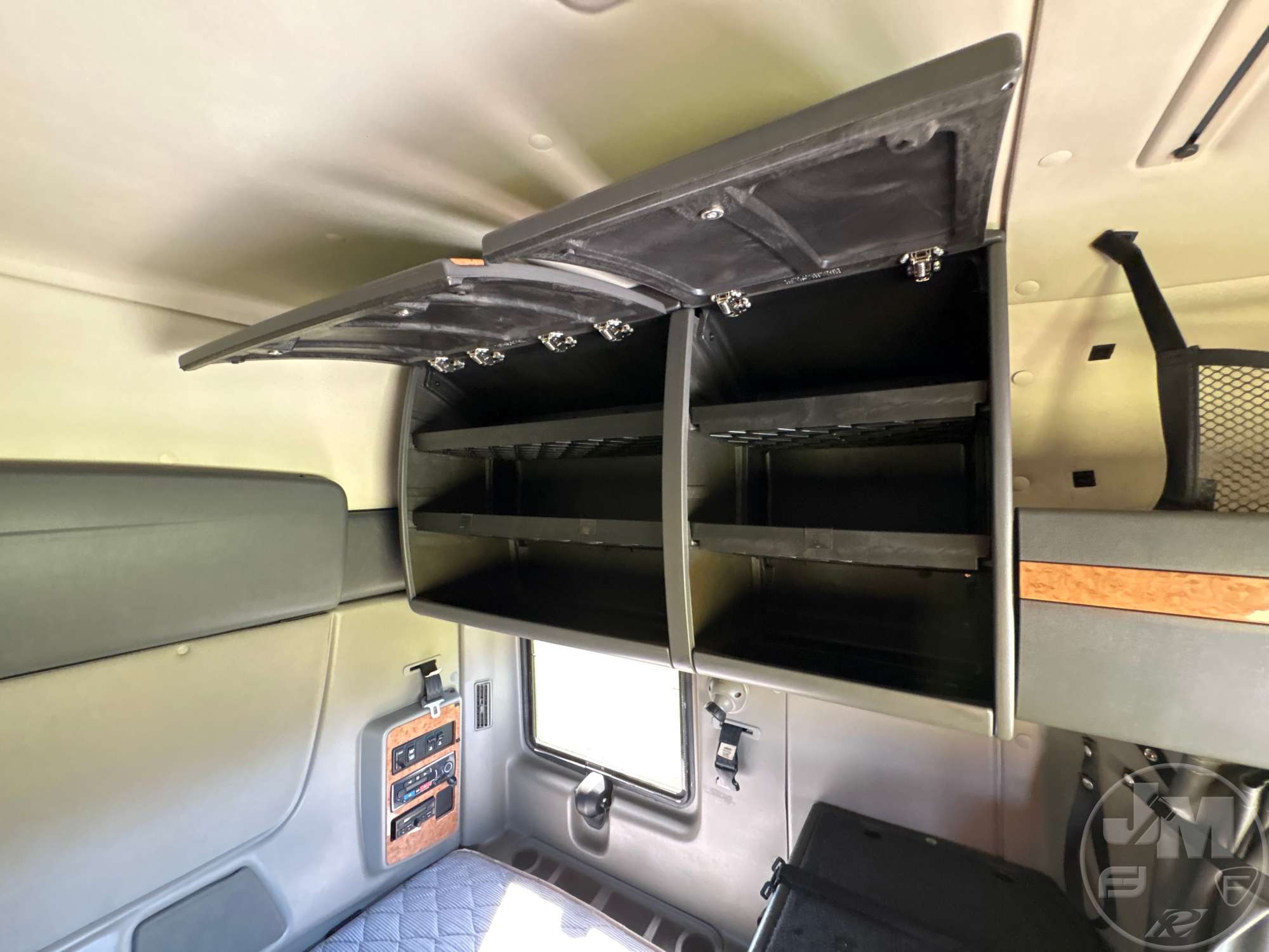 2014 International LF687