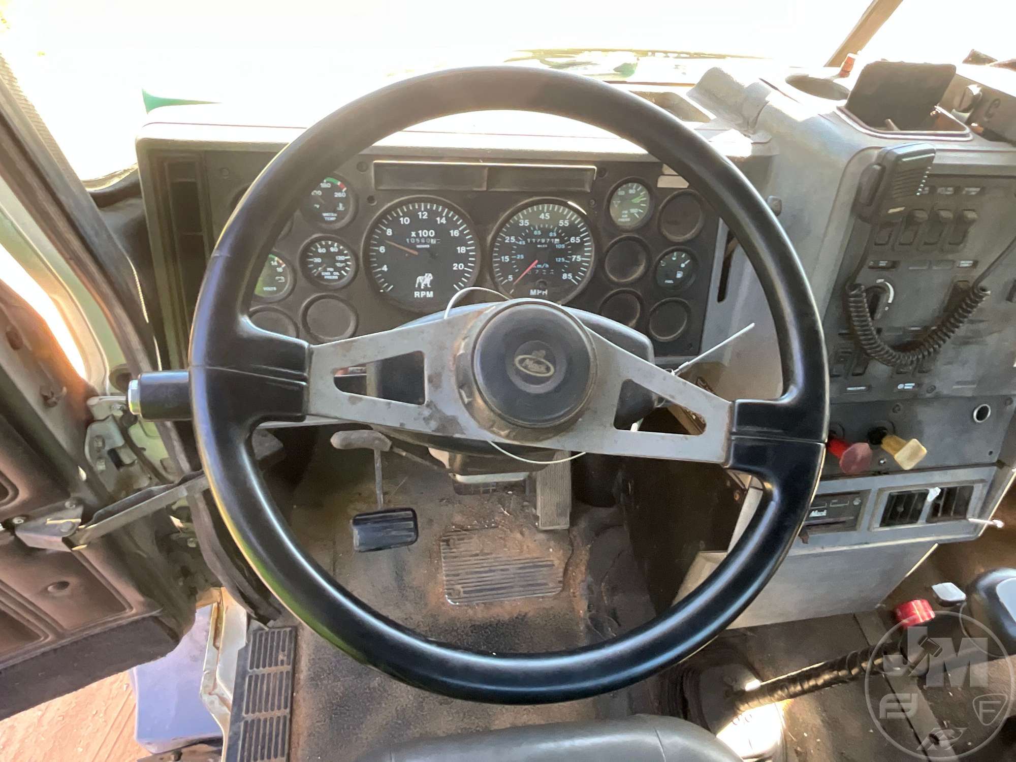 2000 Mack CH 613