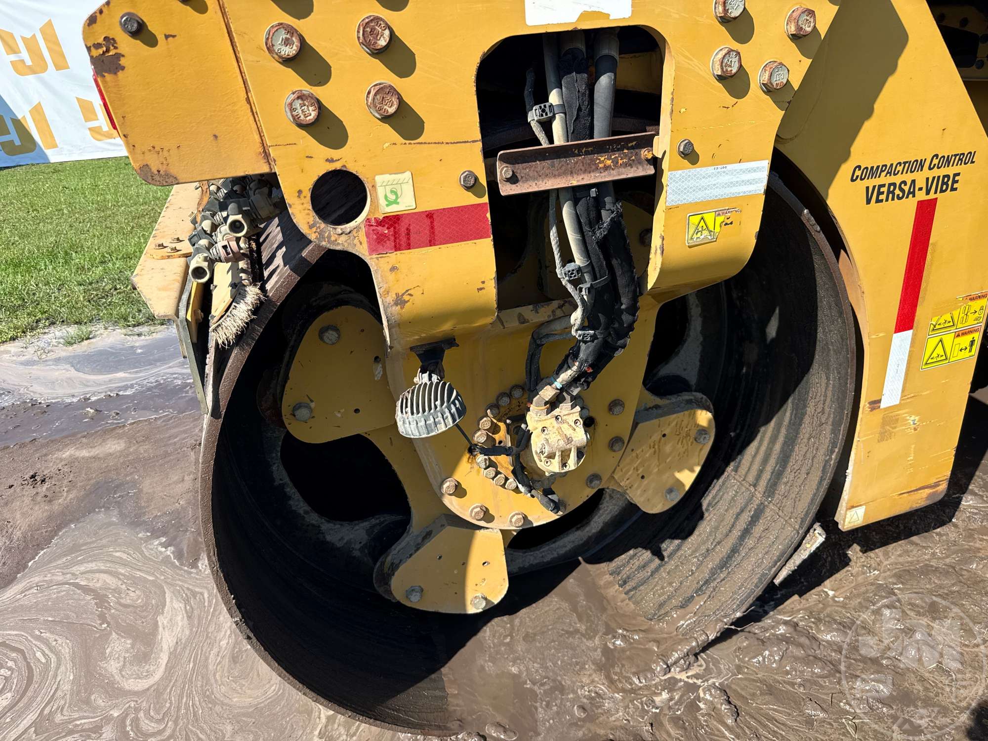 2016 Caterpillar CB64B