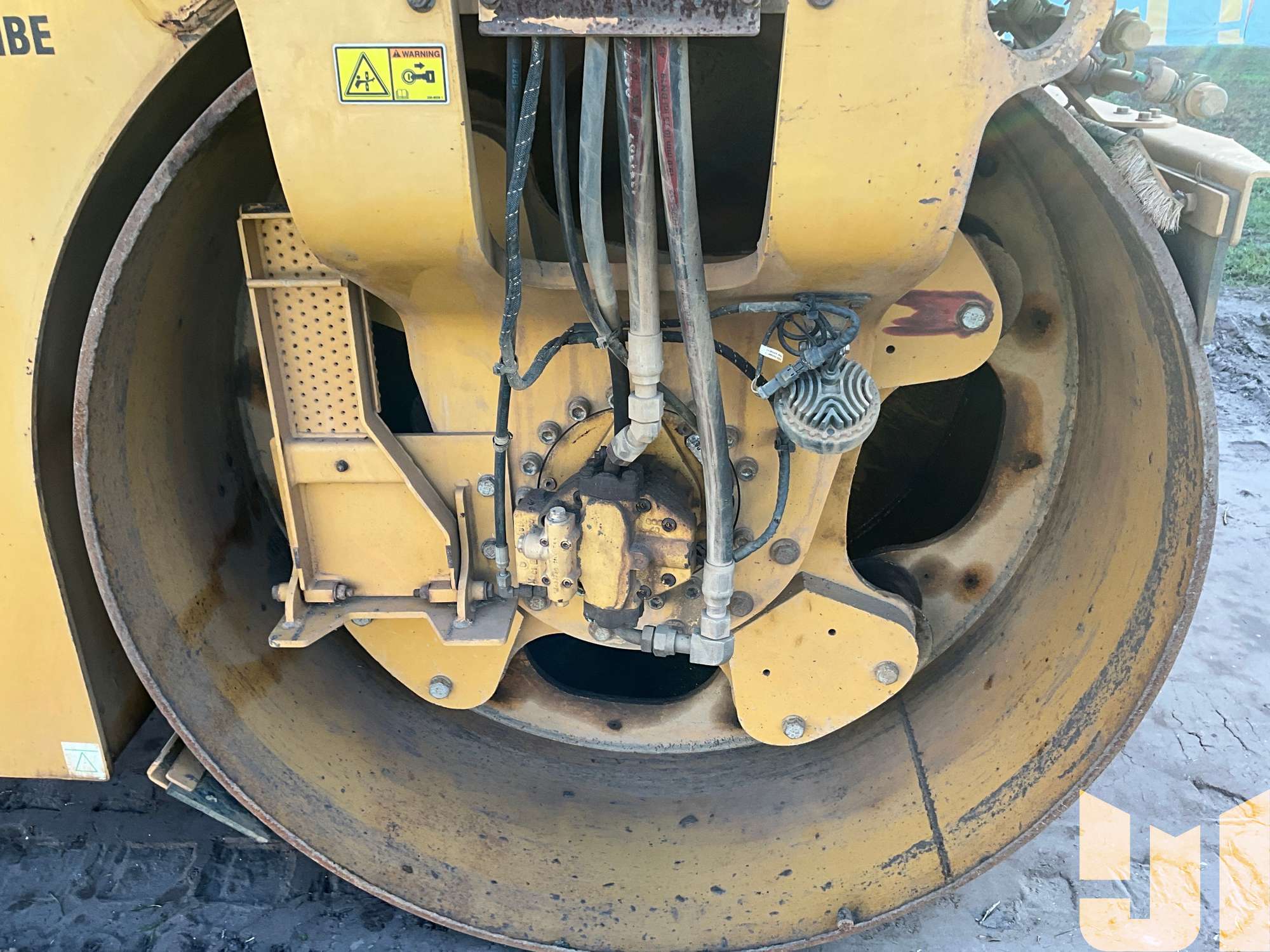 2015 Caterpillar CB64B