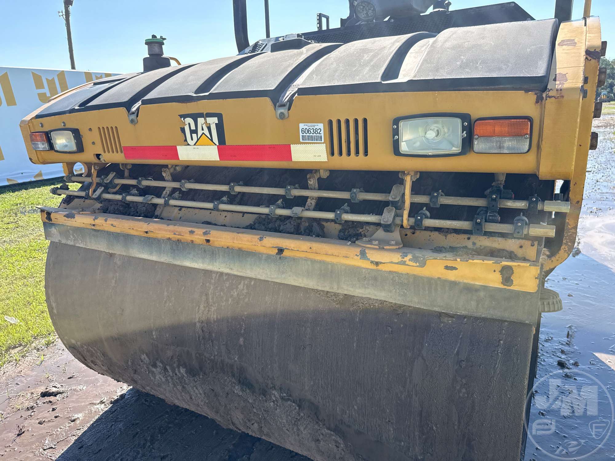 2016 Caterpillar CB64B