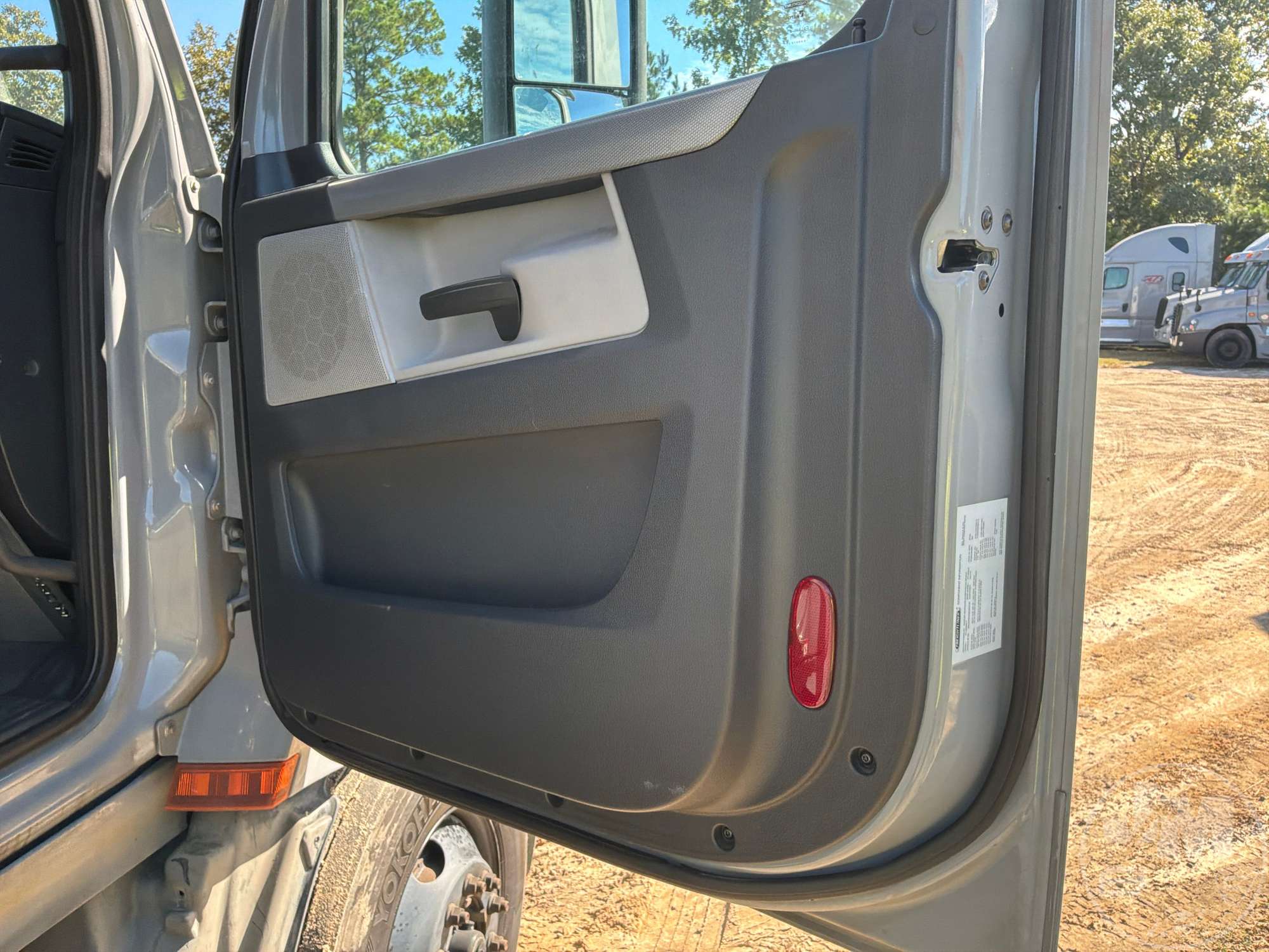 2021 Freightliner CASCADIA EVOLUTION