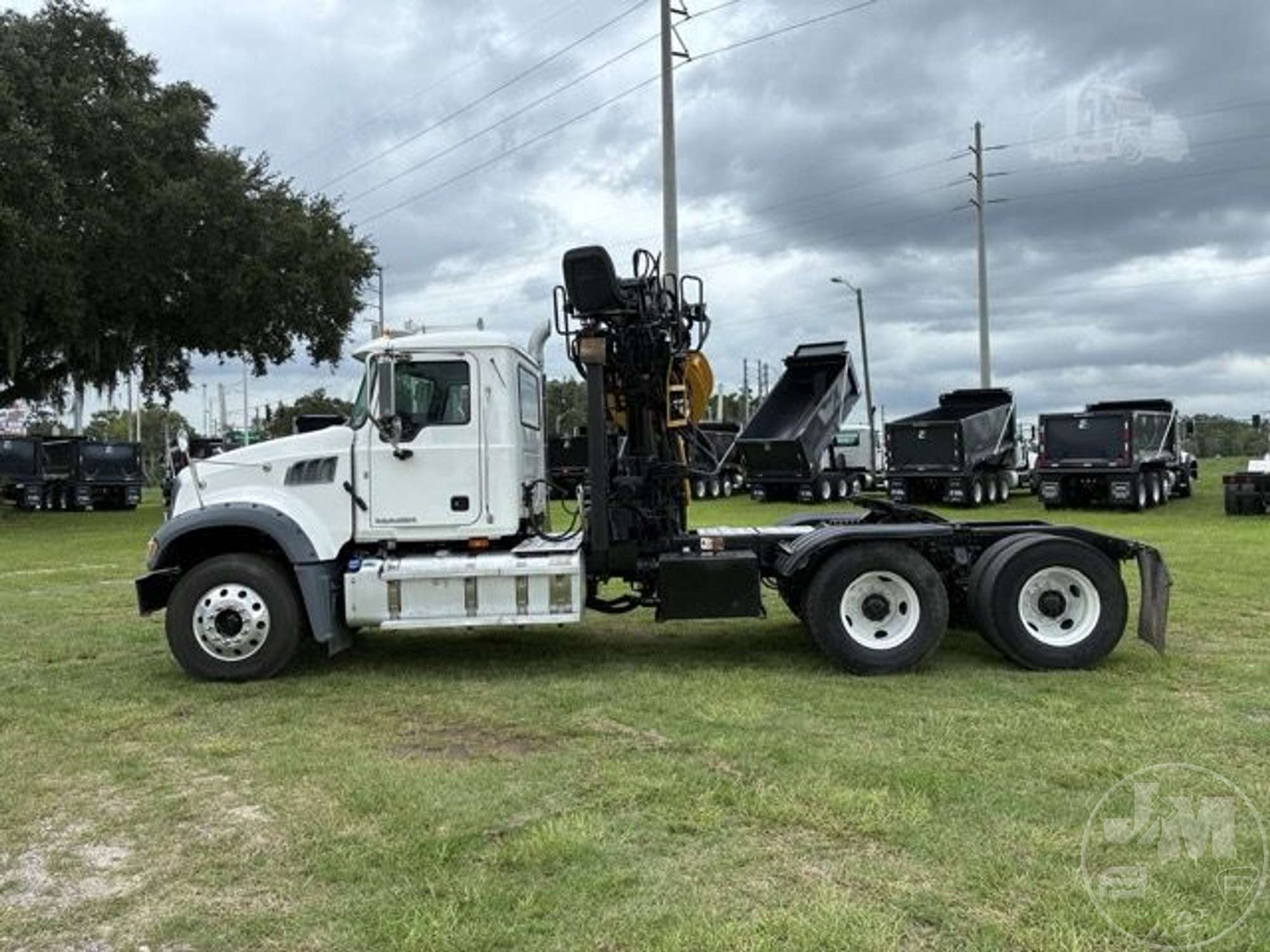 2017 Mack GU713