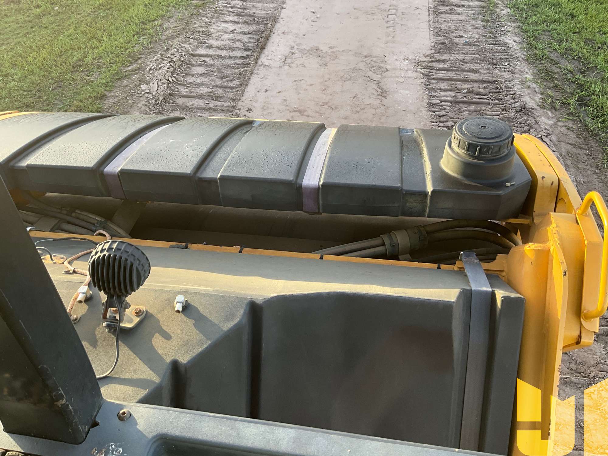 2015 Caterpillar CB64B