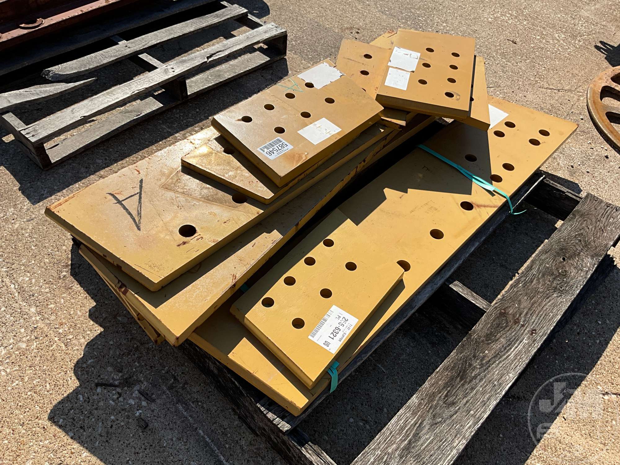0 Caterpillar WEAR PLATES AND CAT CUTTING EDGES TO FIT D10