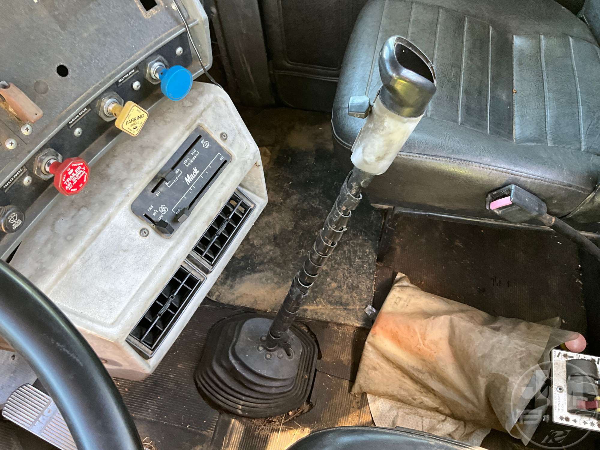 1997 Mack RD688S